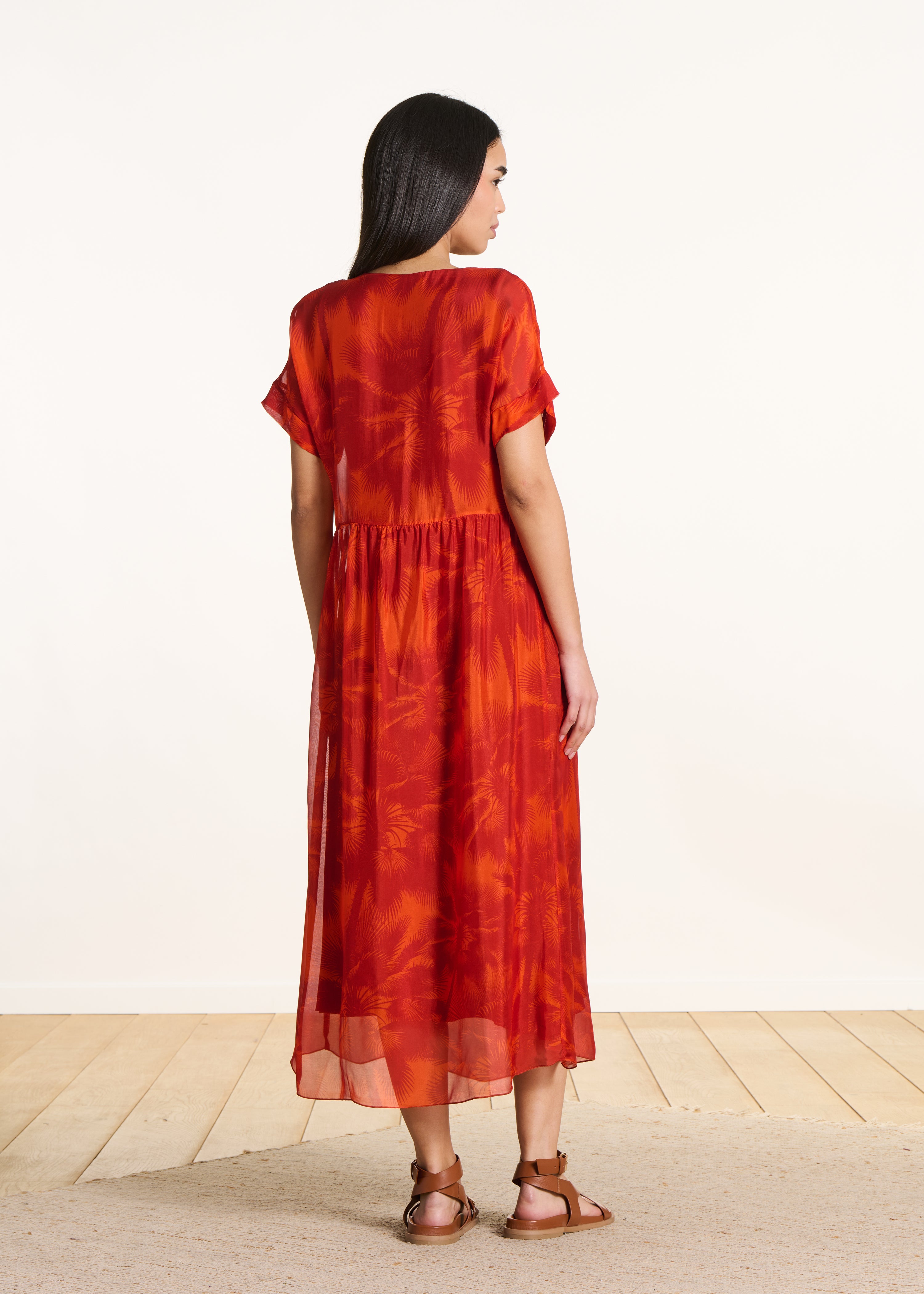 Robe longue orange en voile à imprimé fleuri