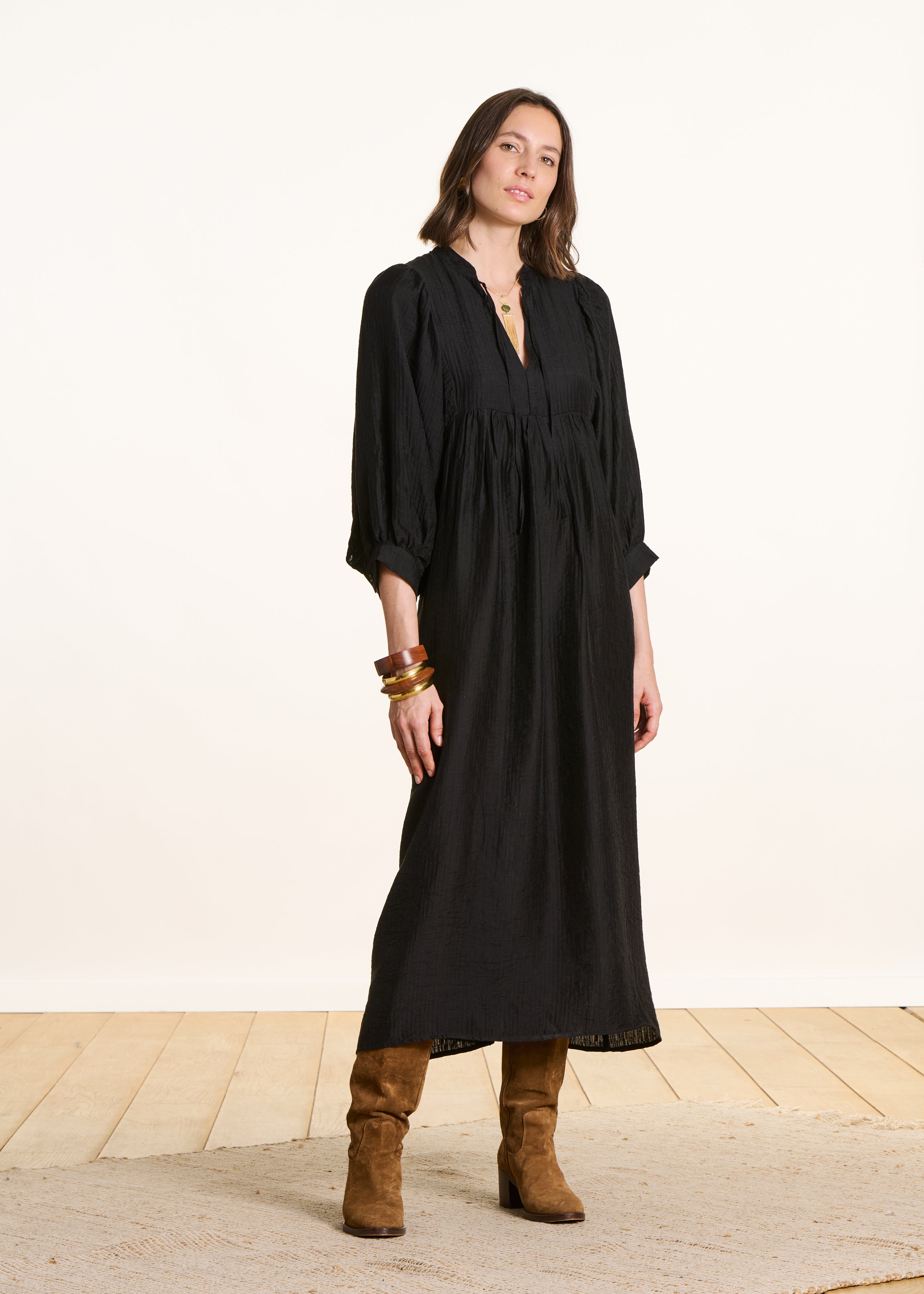 Vestido largo fluido negro mangas largas