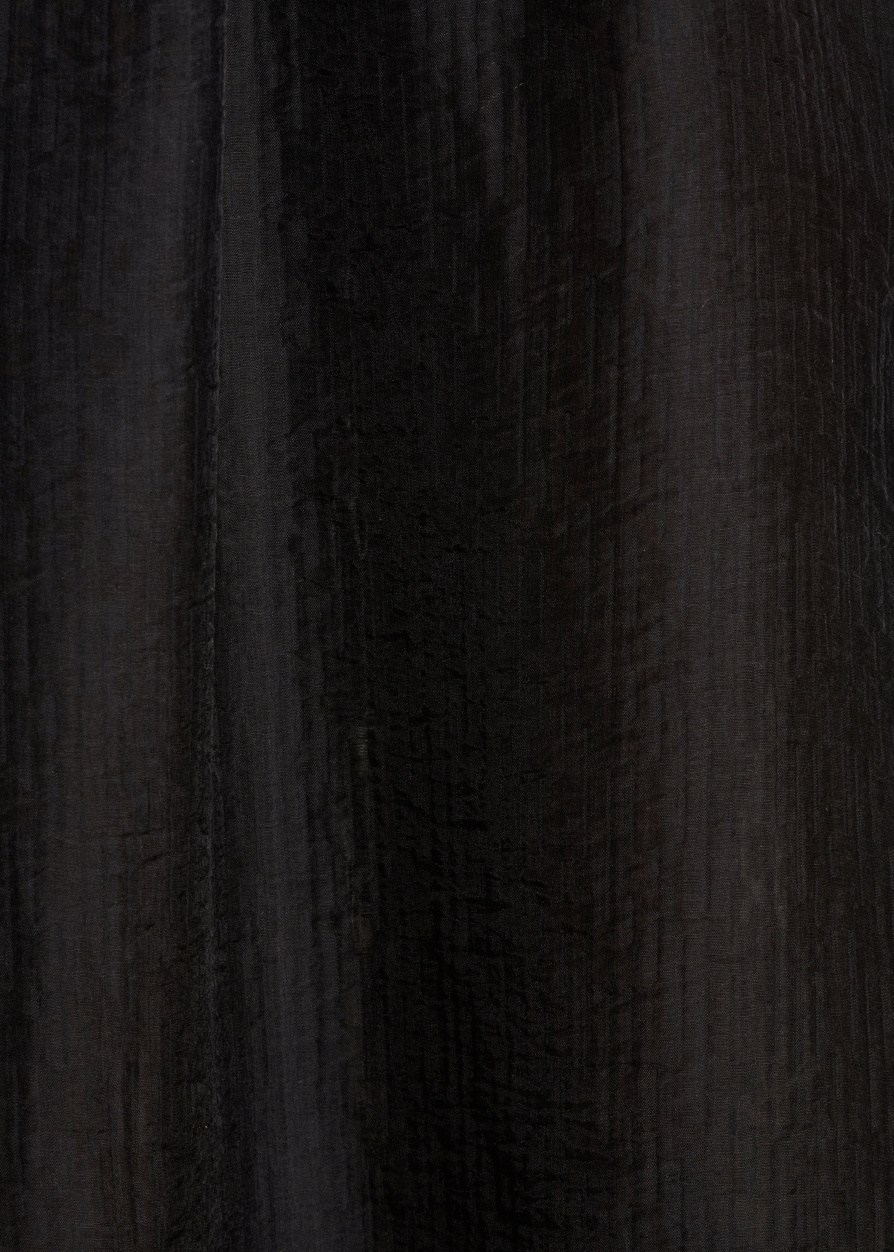 Vestido largo fluido negro mangas largas