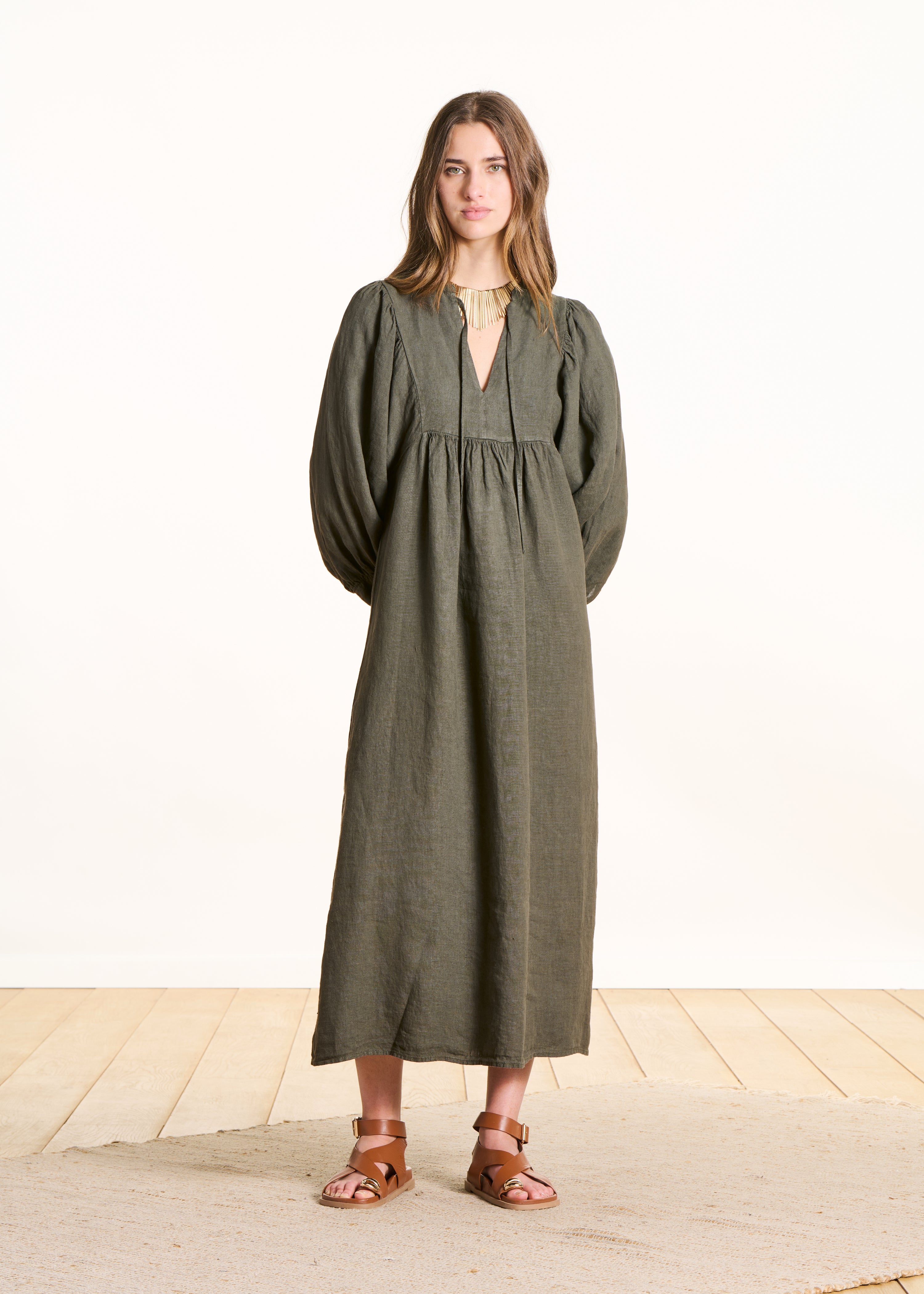Robe longue kaki en lin à manches longues