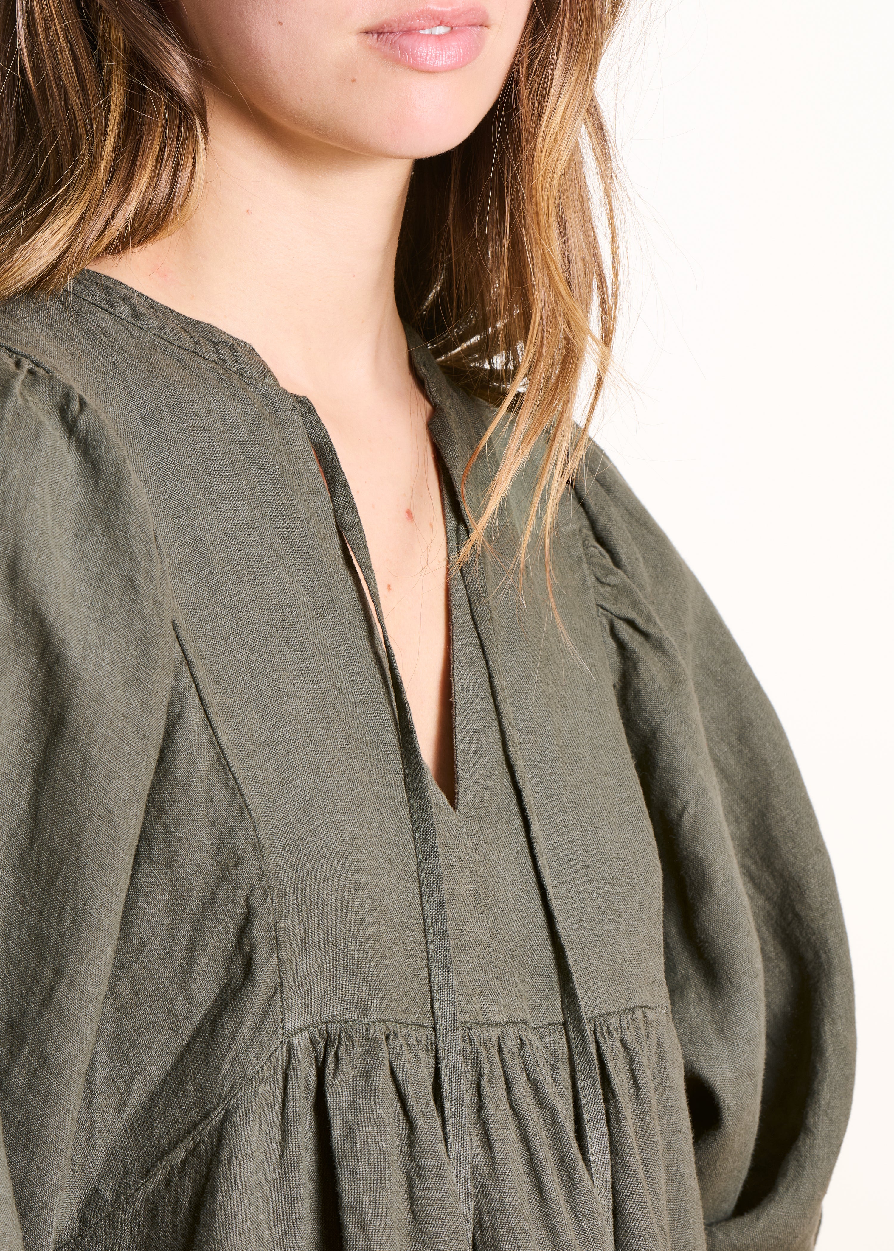 Robe longue kaki en lin à manches longues