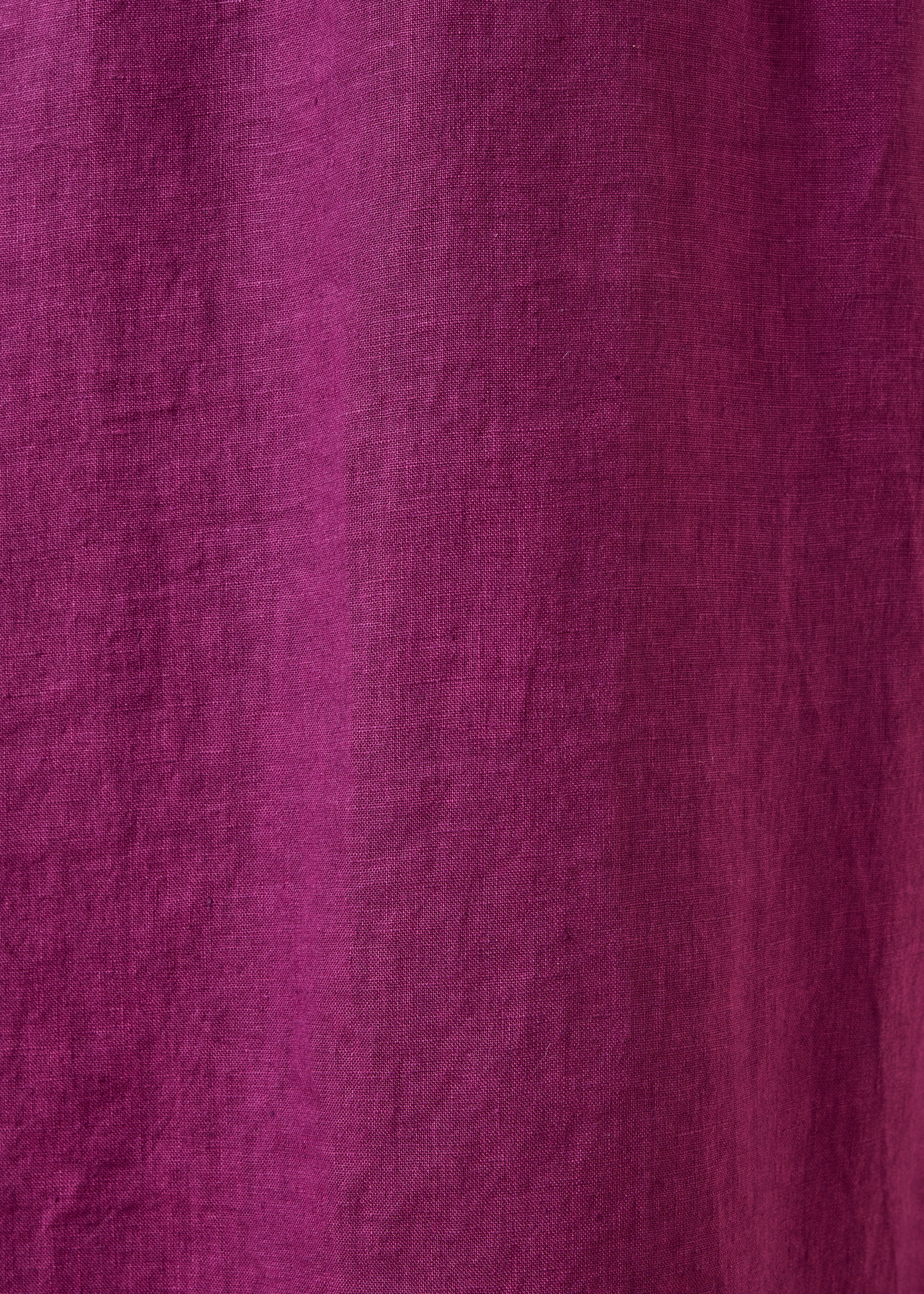 Langes, tailliertes Kleid aus violettem Leinen