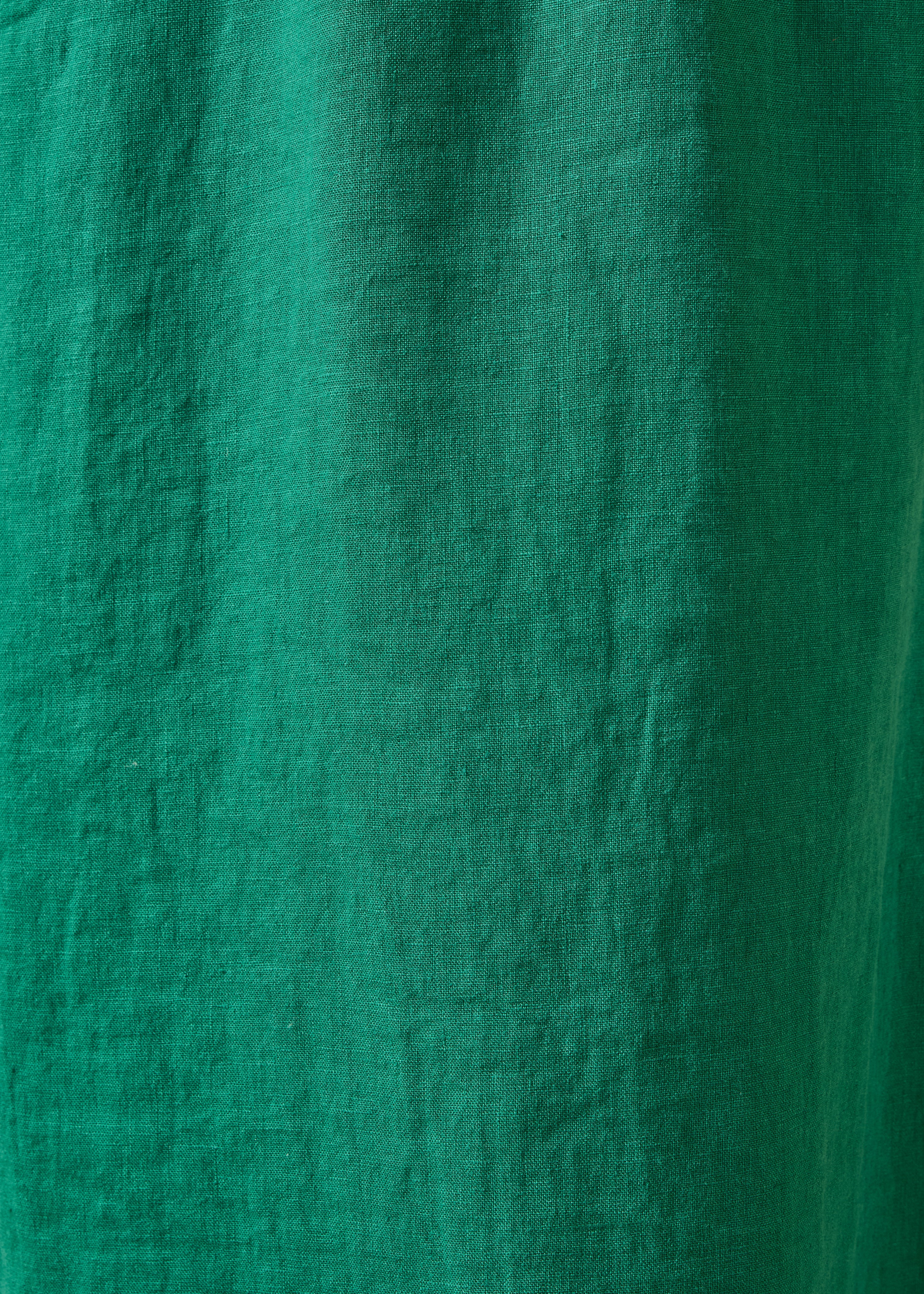 Langes, tailliertes Leinenkleid in Grün