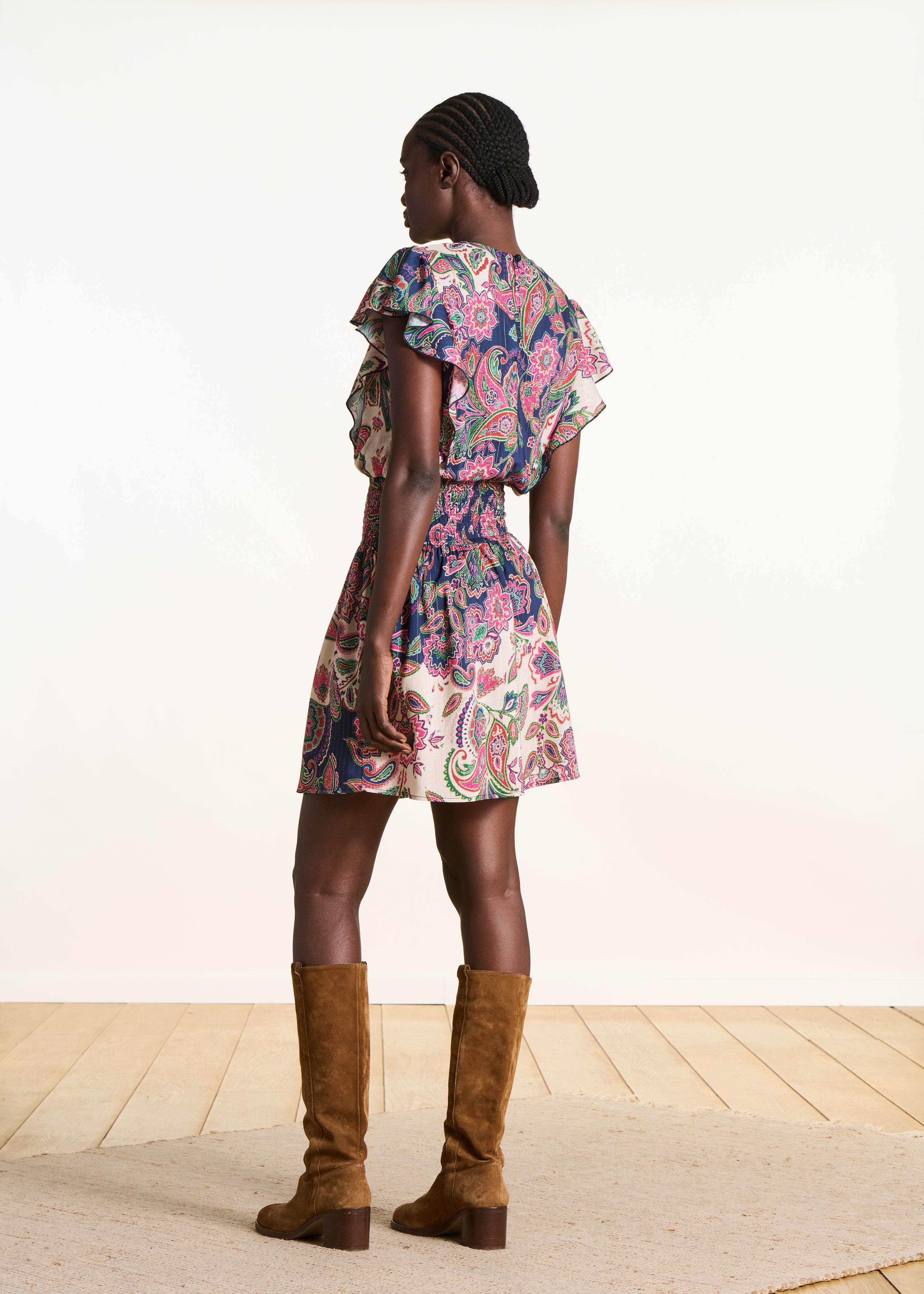 Kurzes Kleid mit rosa-blauem Print