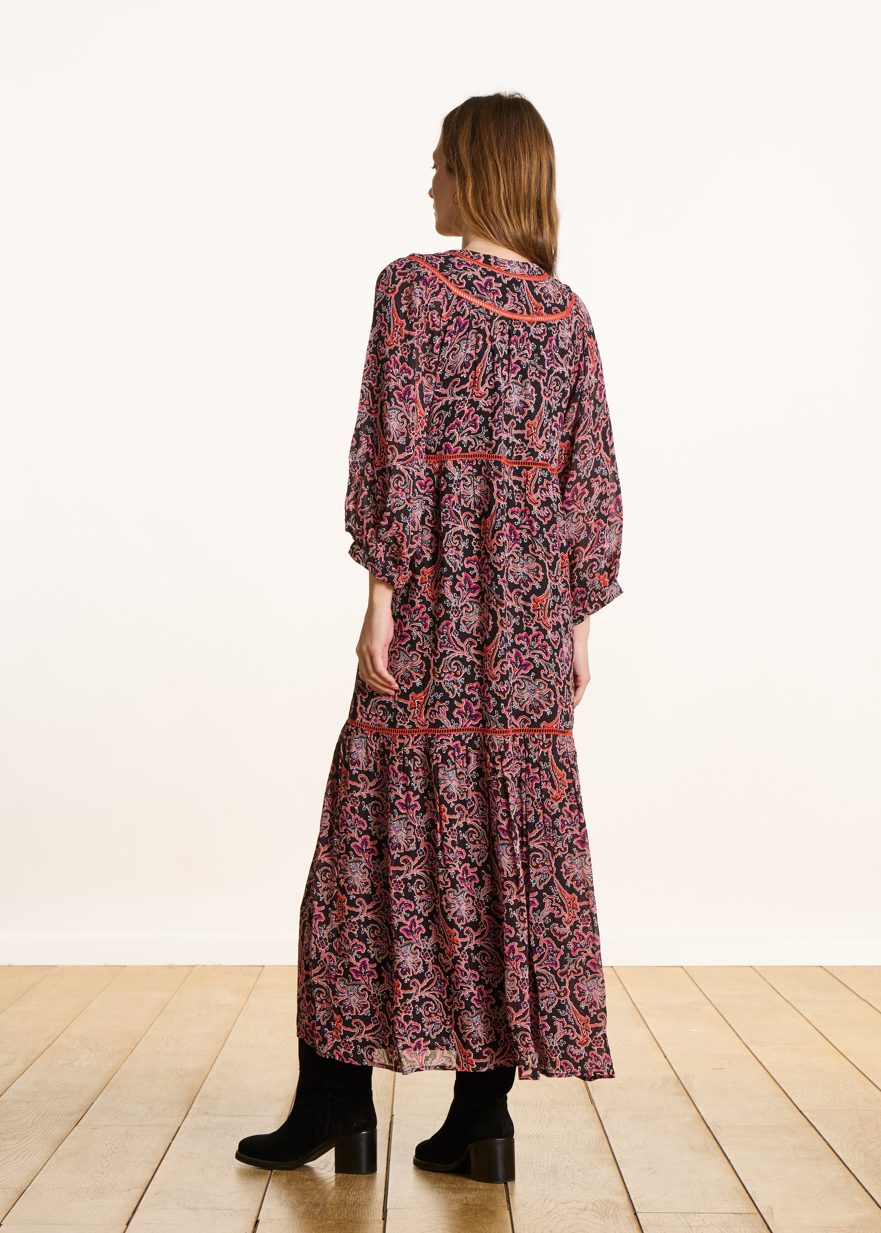 Schwarzes, weites, langes Kleid mit 3/4-Ärmeln und Print