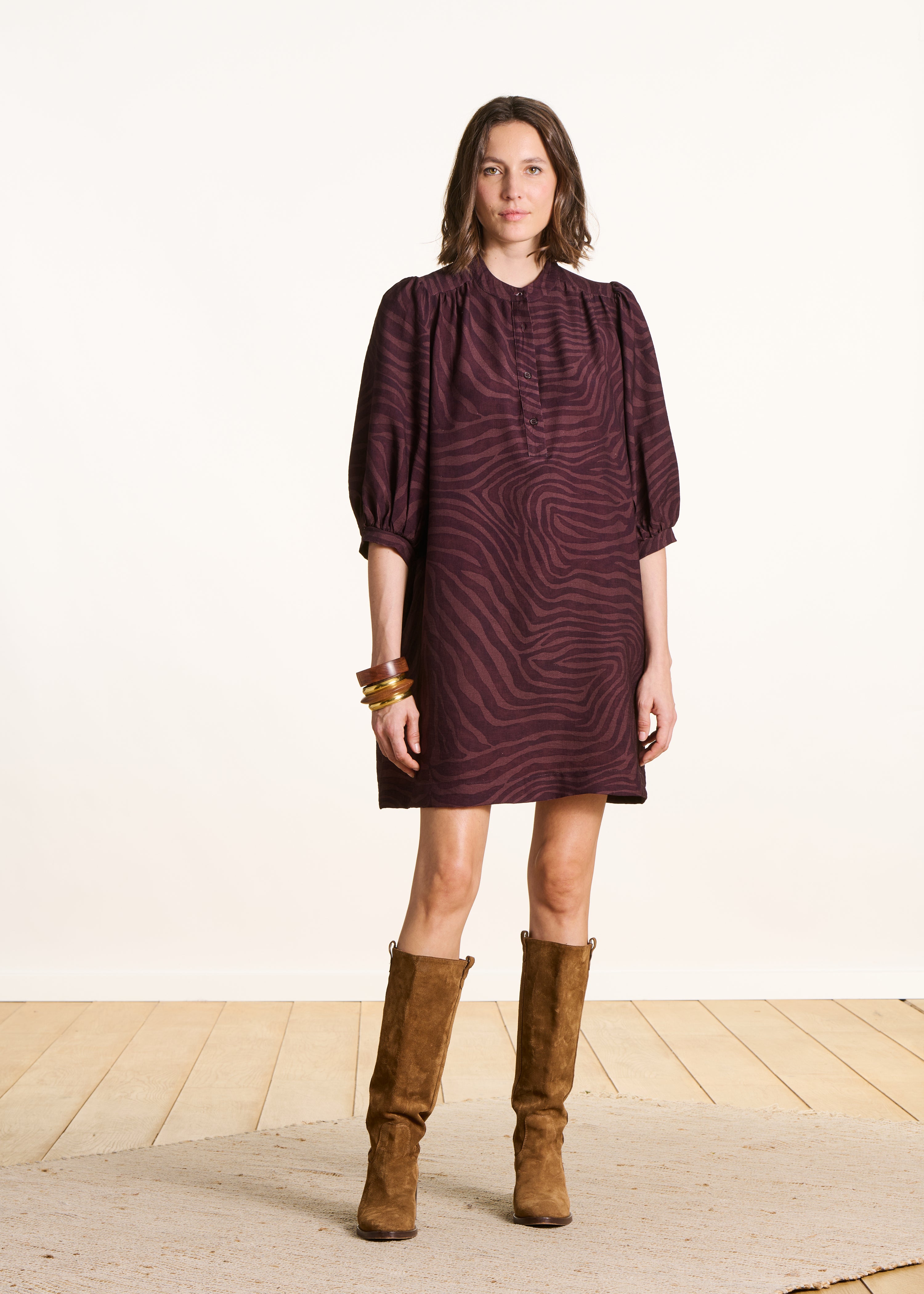 Robe courte marron à imprimé animalier