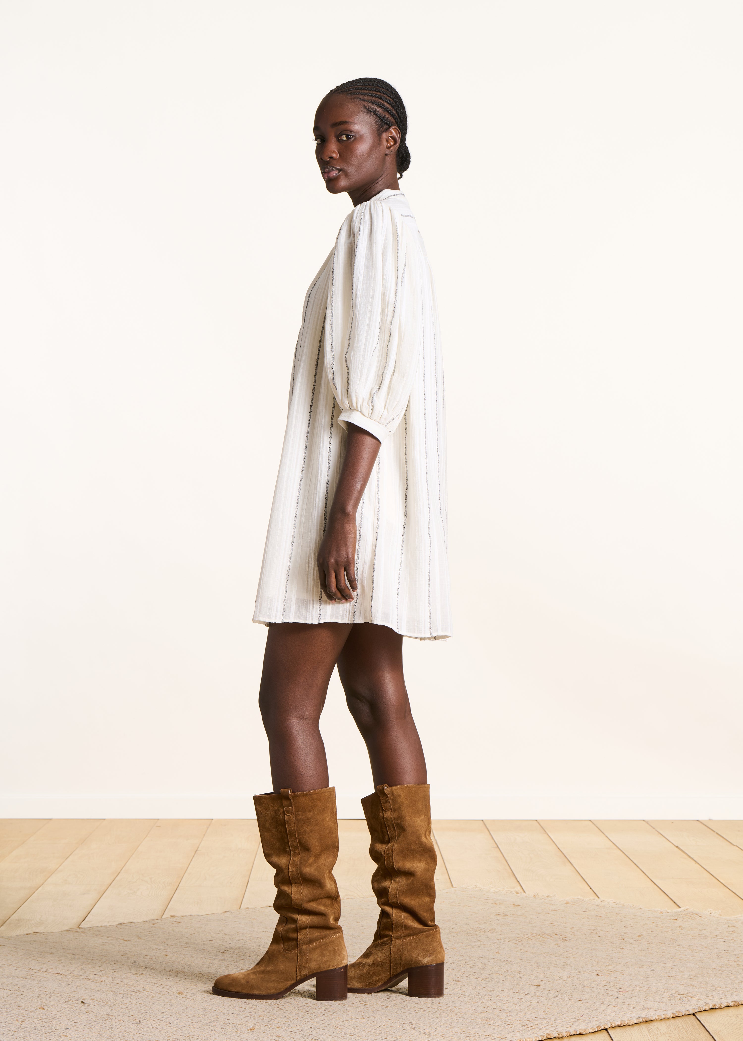 Abito corto écru a righe