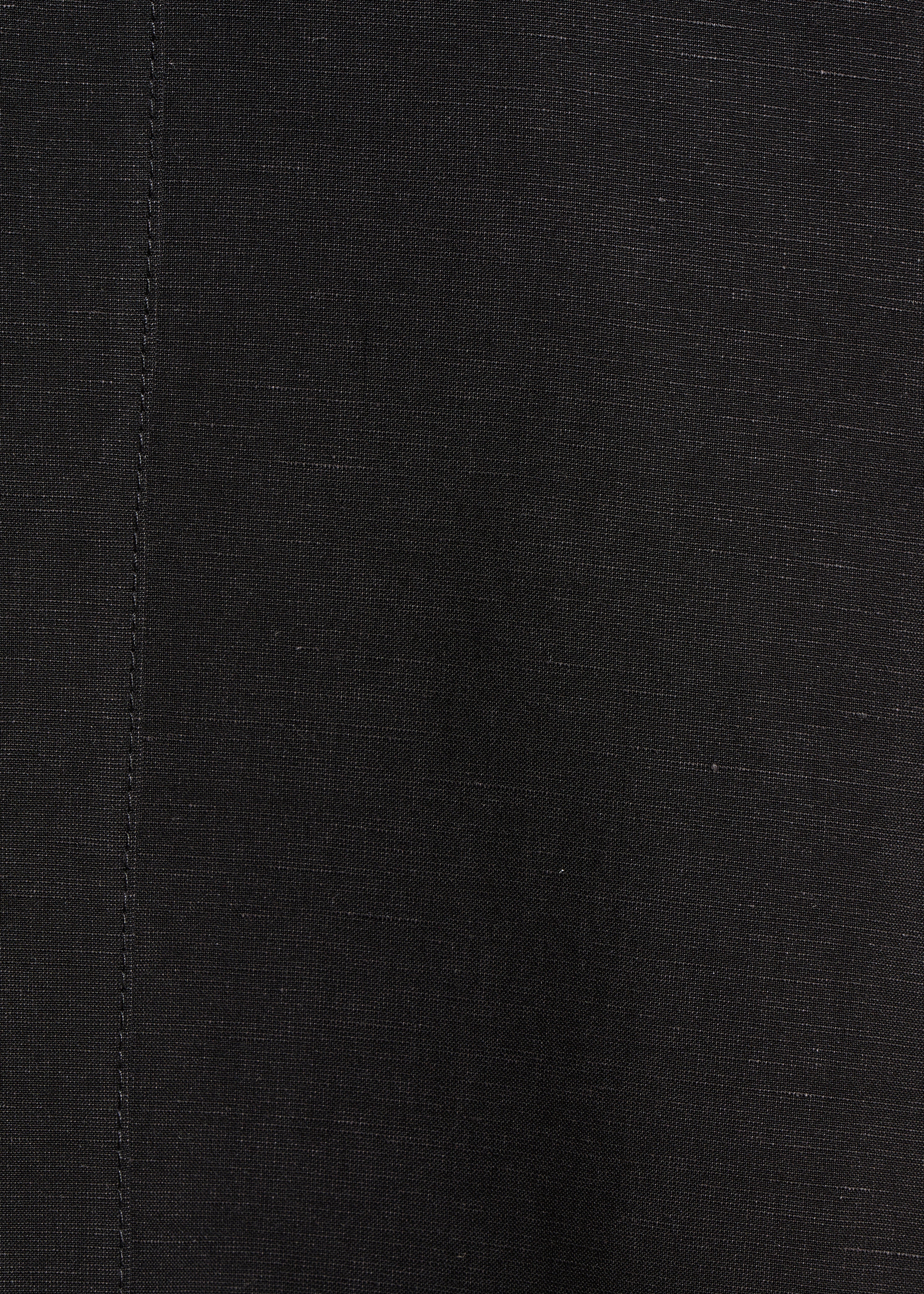 Vestido curto largo preto com mangas curtas