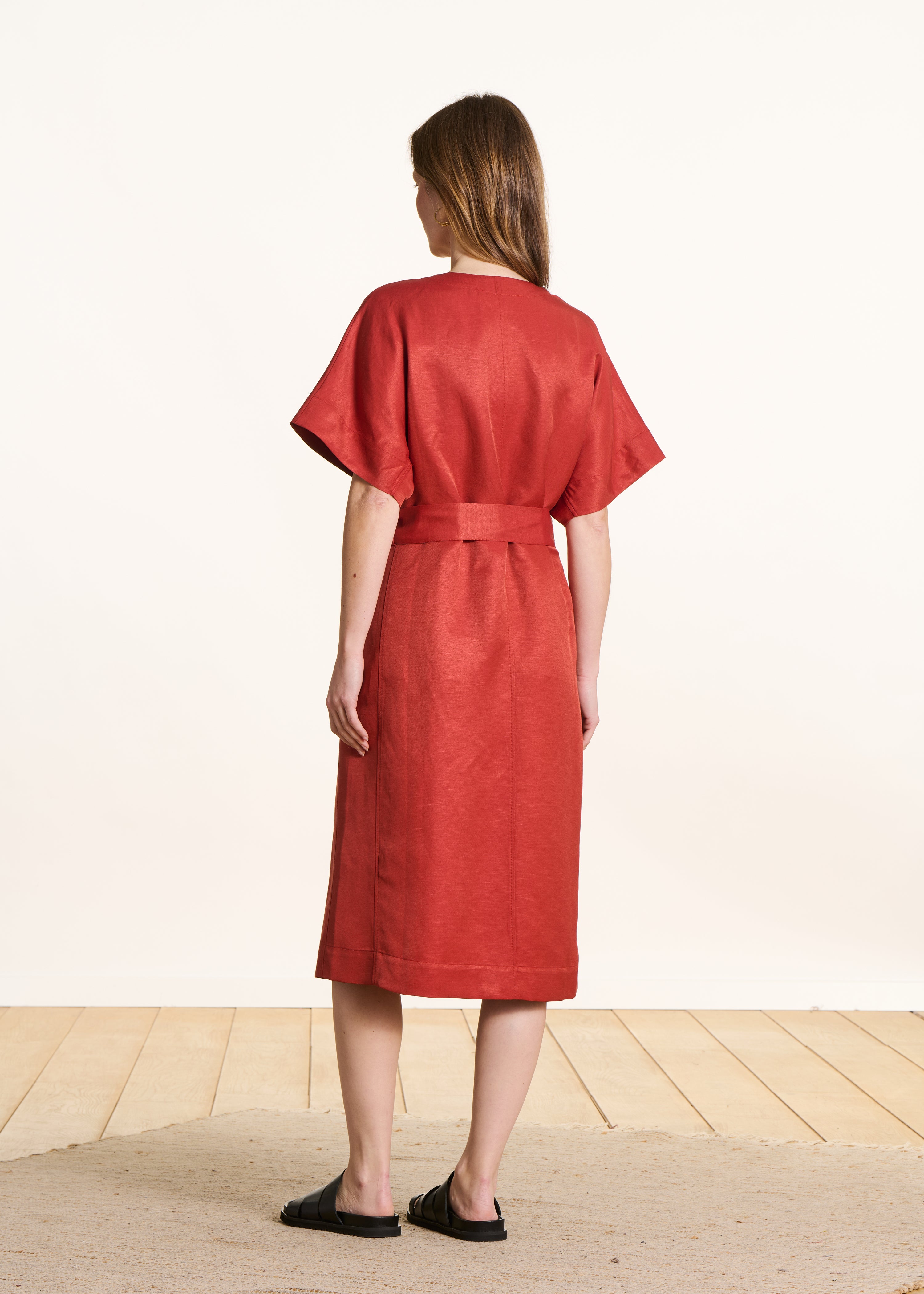 Loose mid-length dress in mixed linen brick