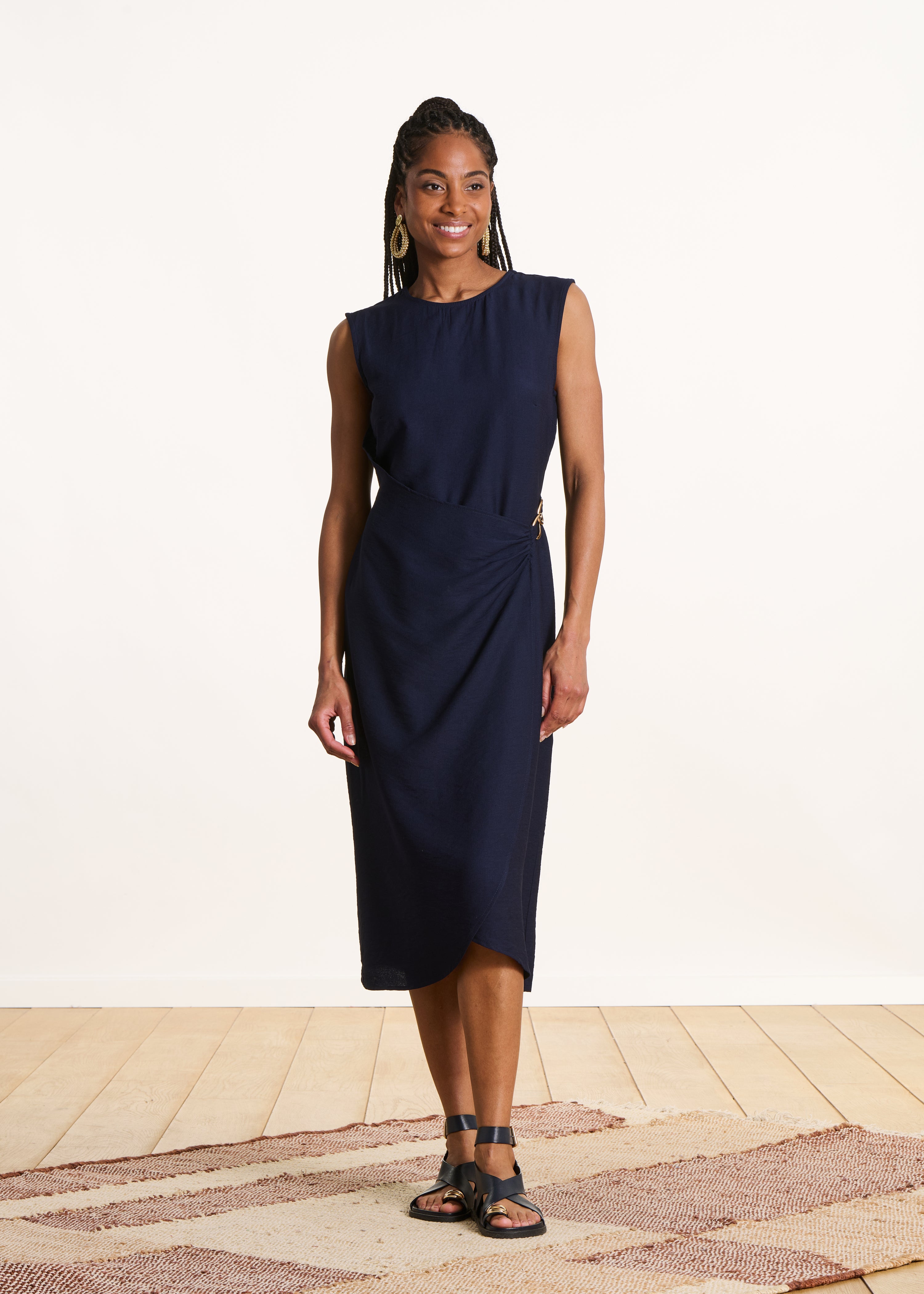 Abito midi senza maniche blu navy aderente