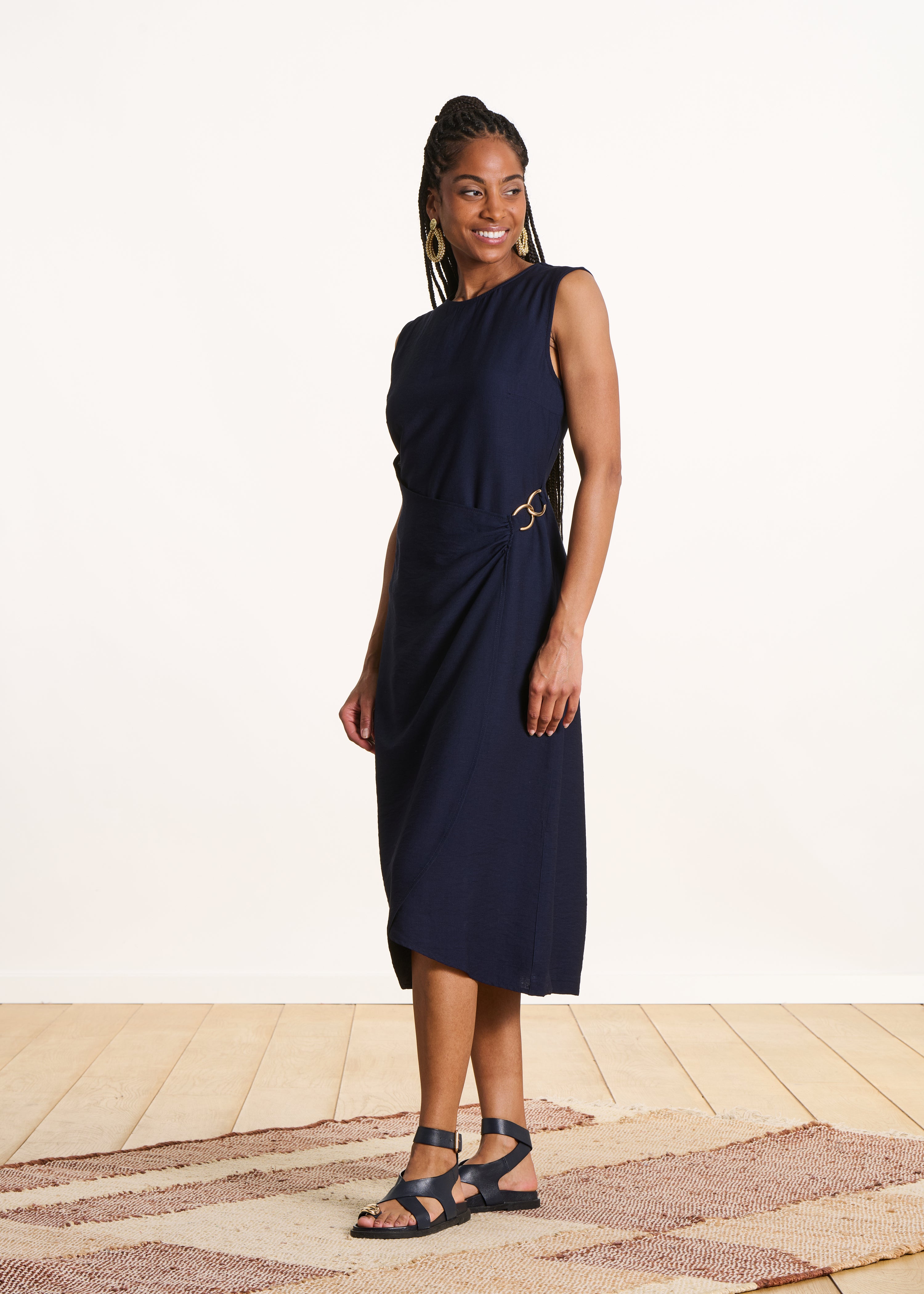 Abito midi senza maniche blu navy aderente