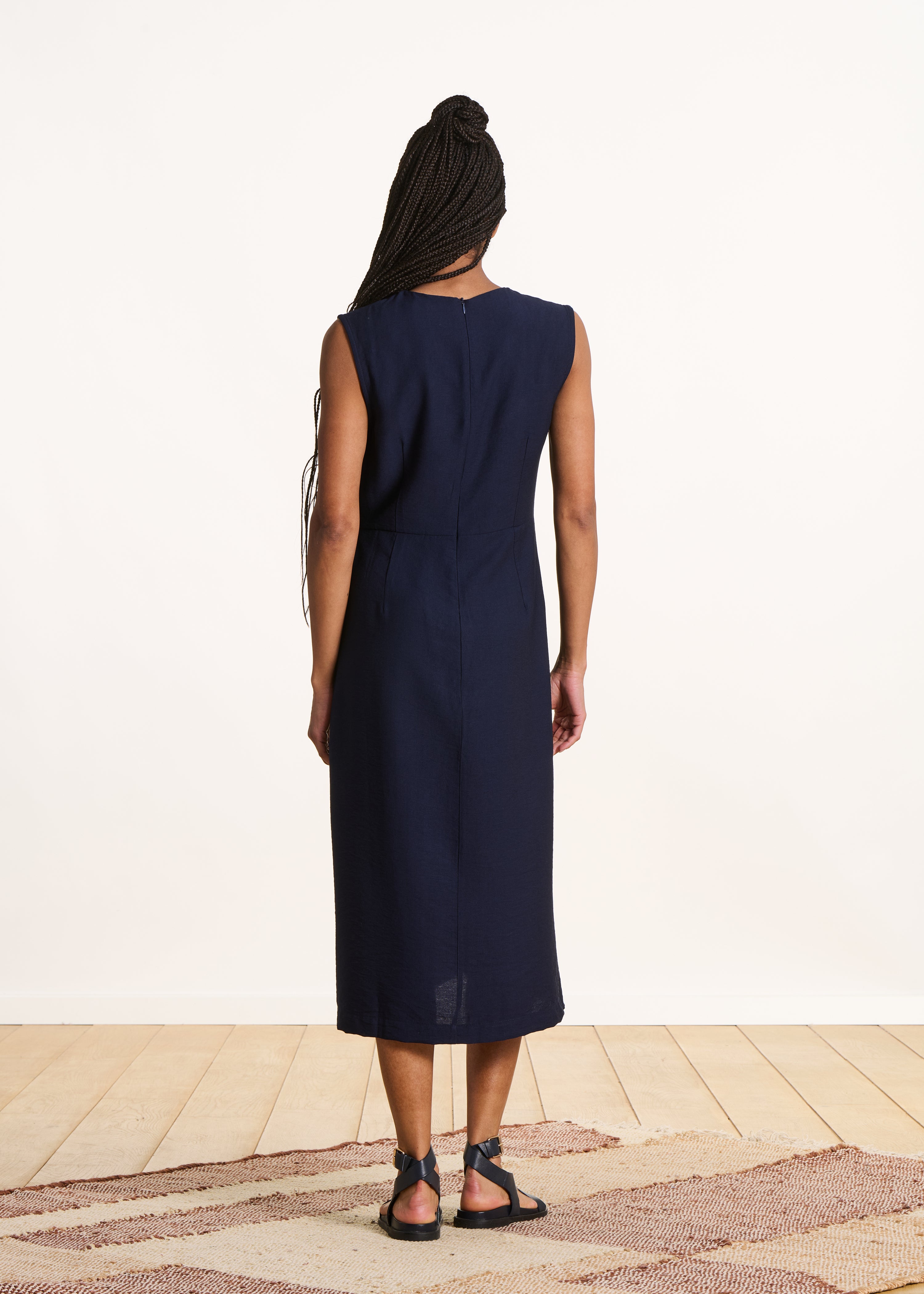 Abito midi senza maniche blu navy aderente