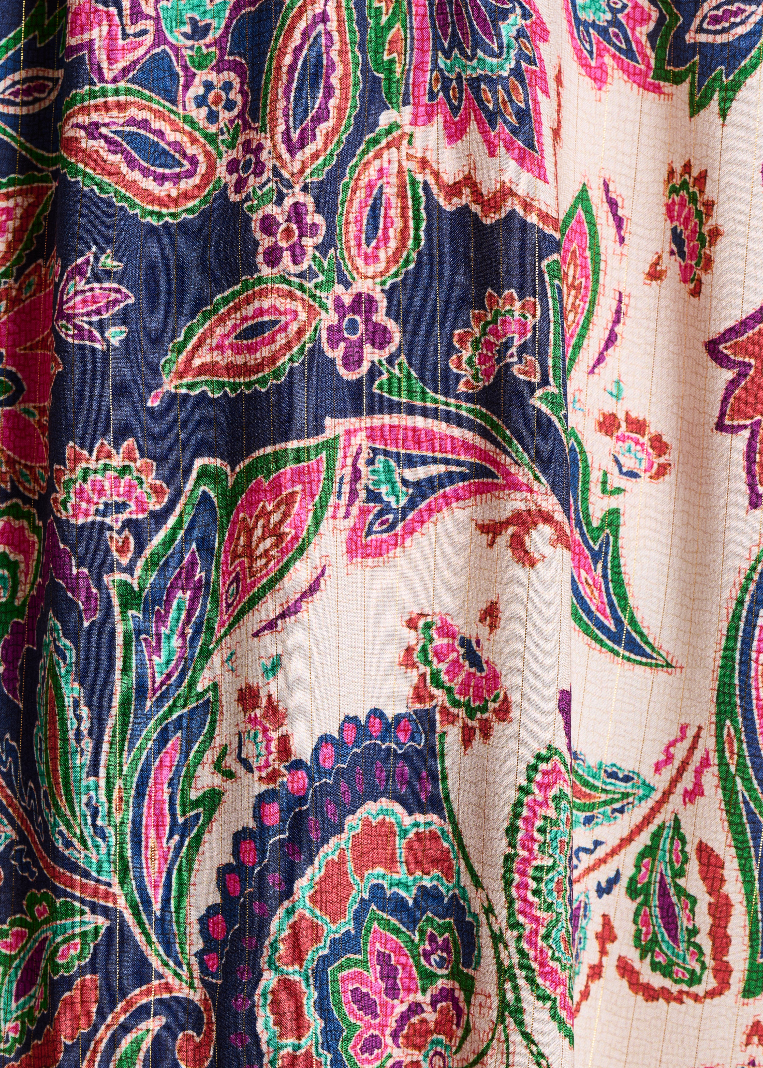 Kurzes Kleid mit Rosen- und Blaudruck und Lurex