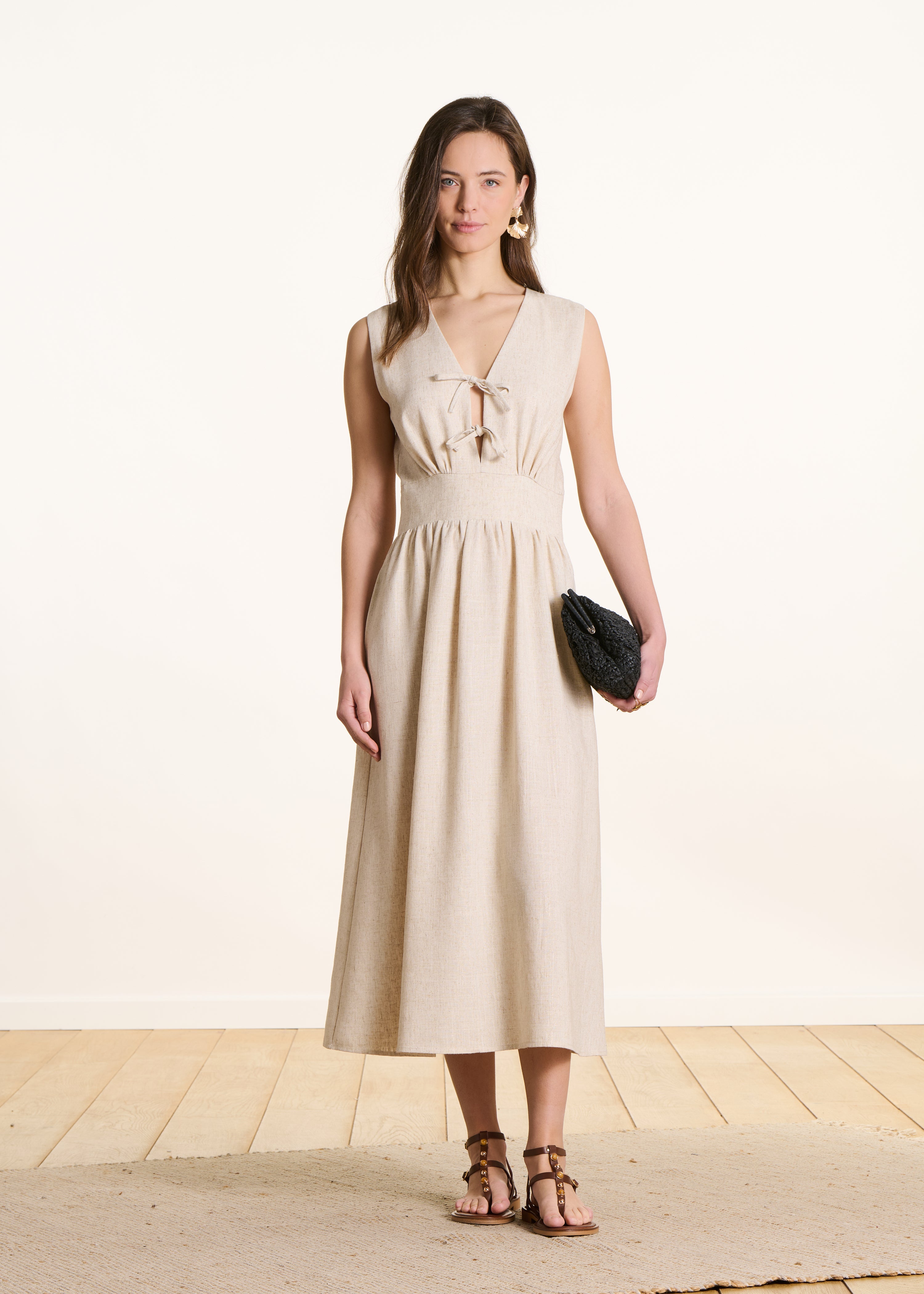 Robe longue beige irisée sans manches