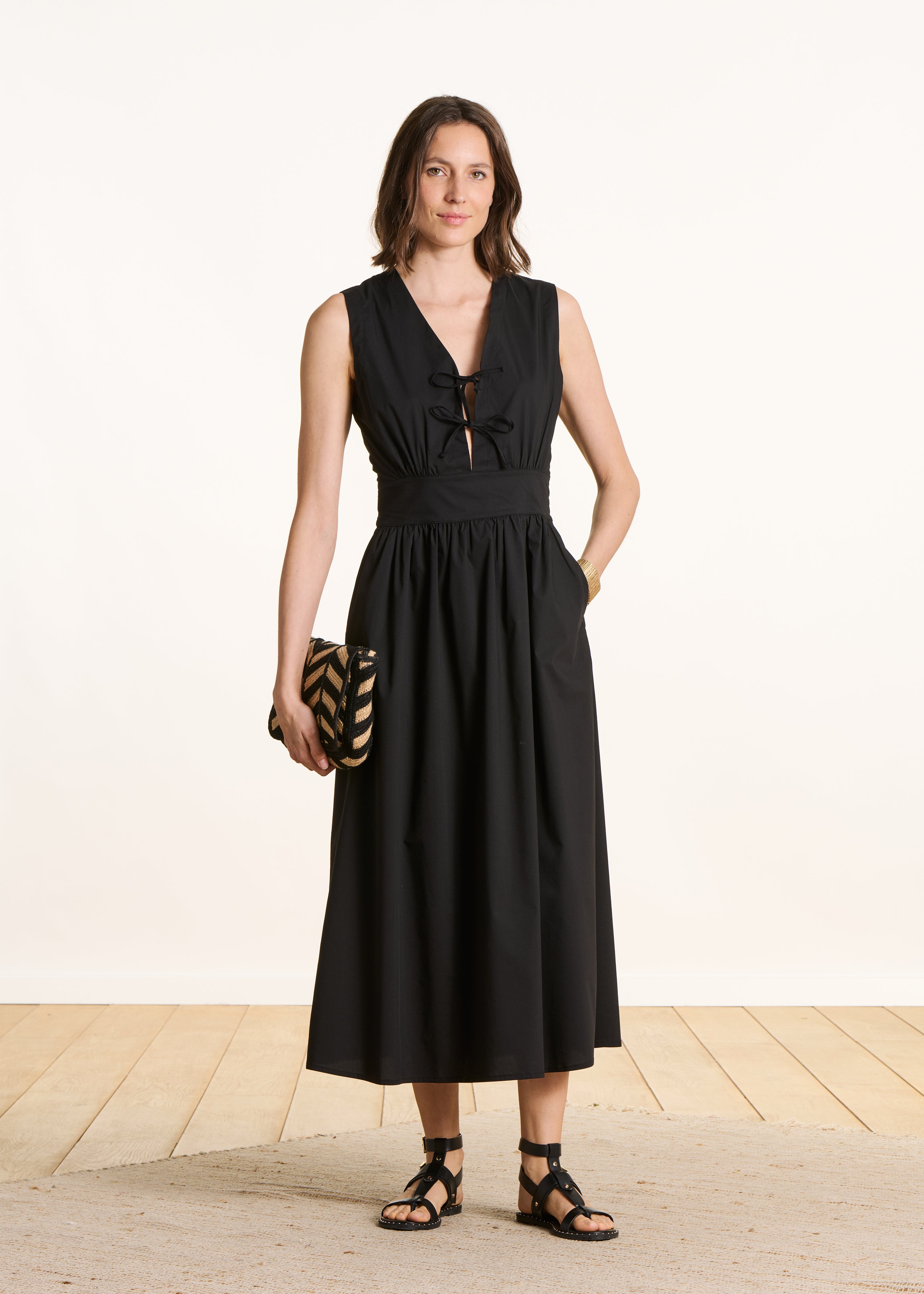 Black sleeveless long dress in cotton poplin