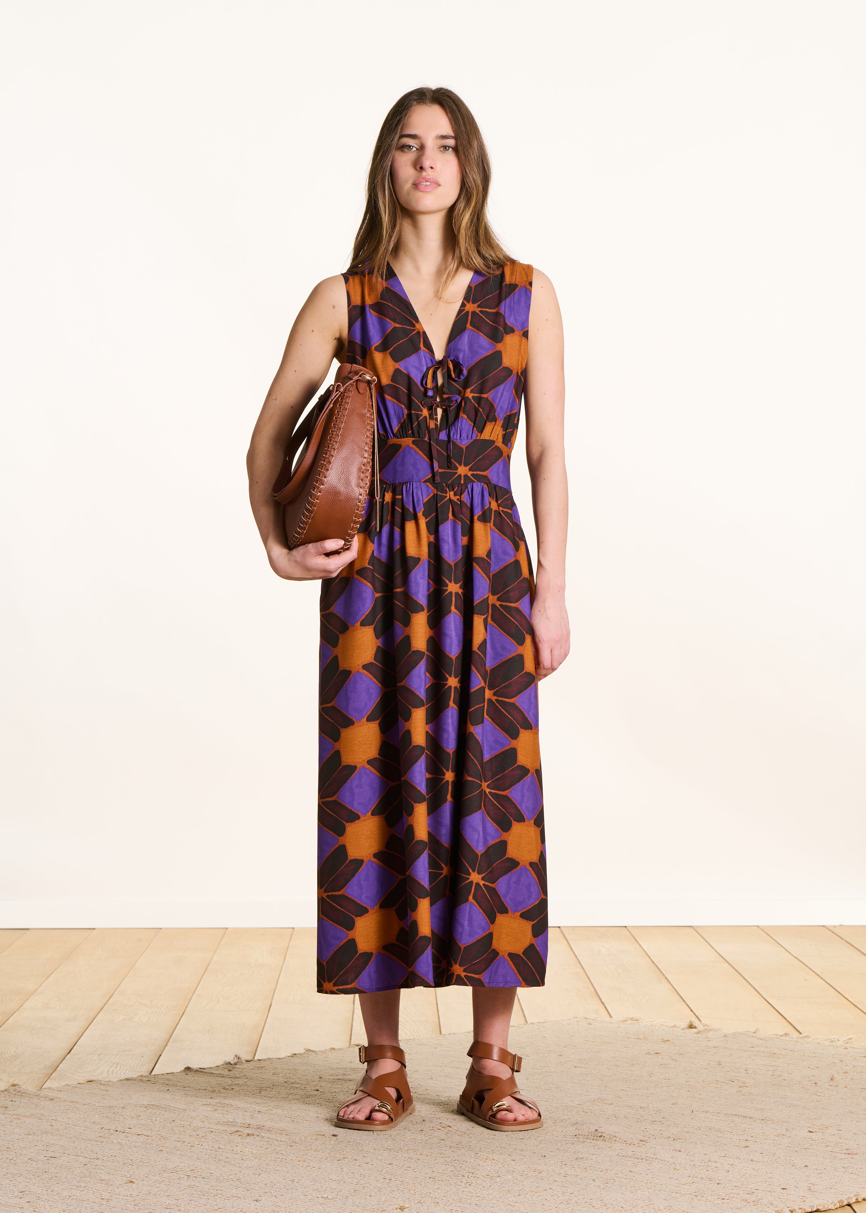 Abito lungo con stampa arancione e viola