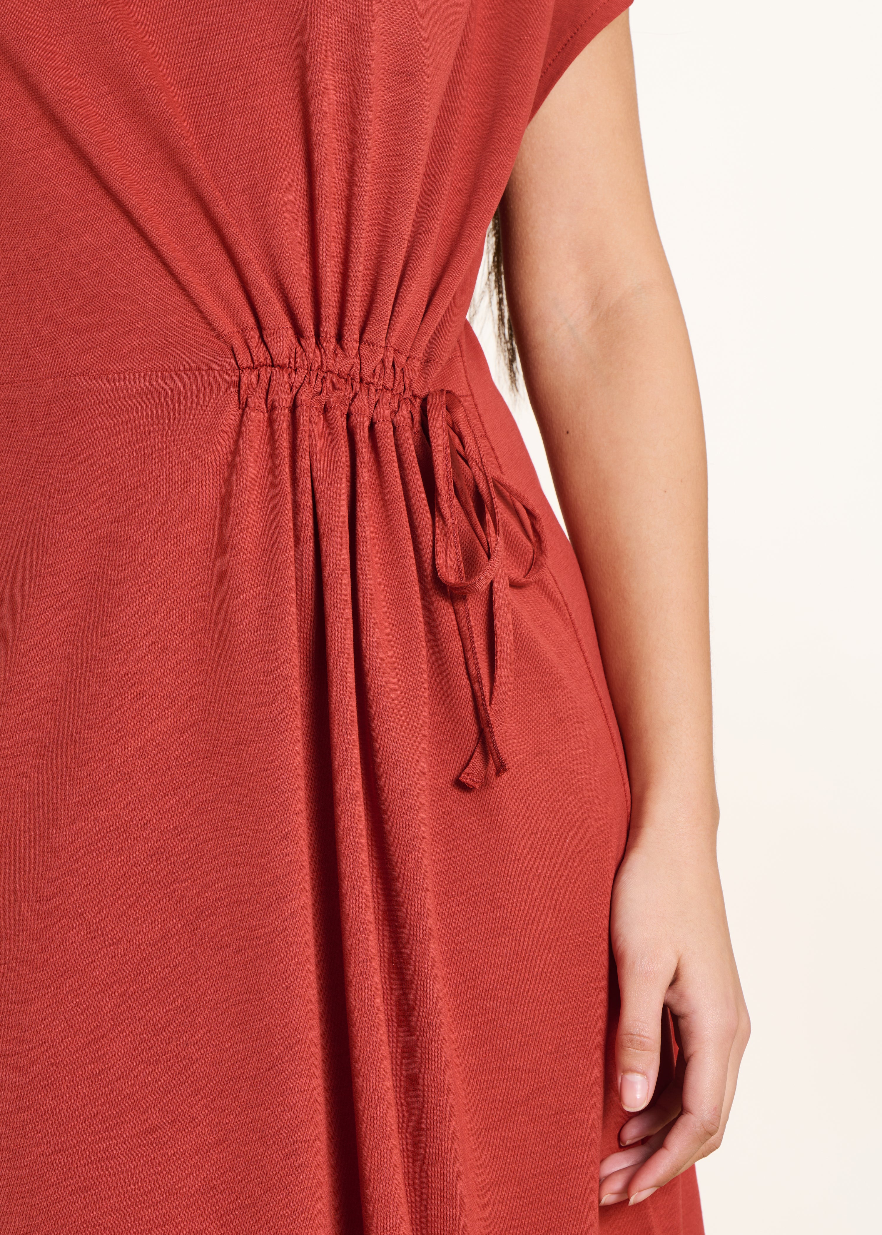 Robe courte fluide rouge manches courtes