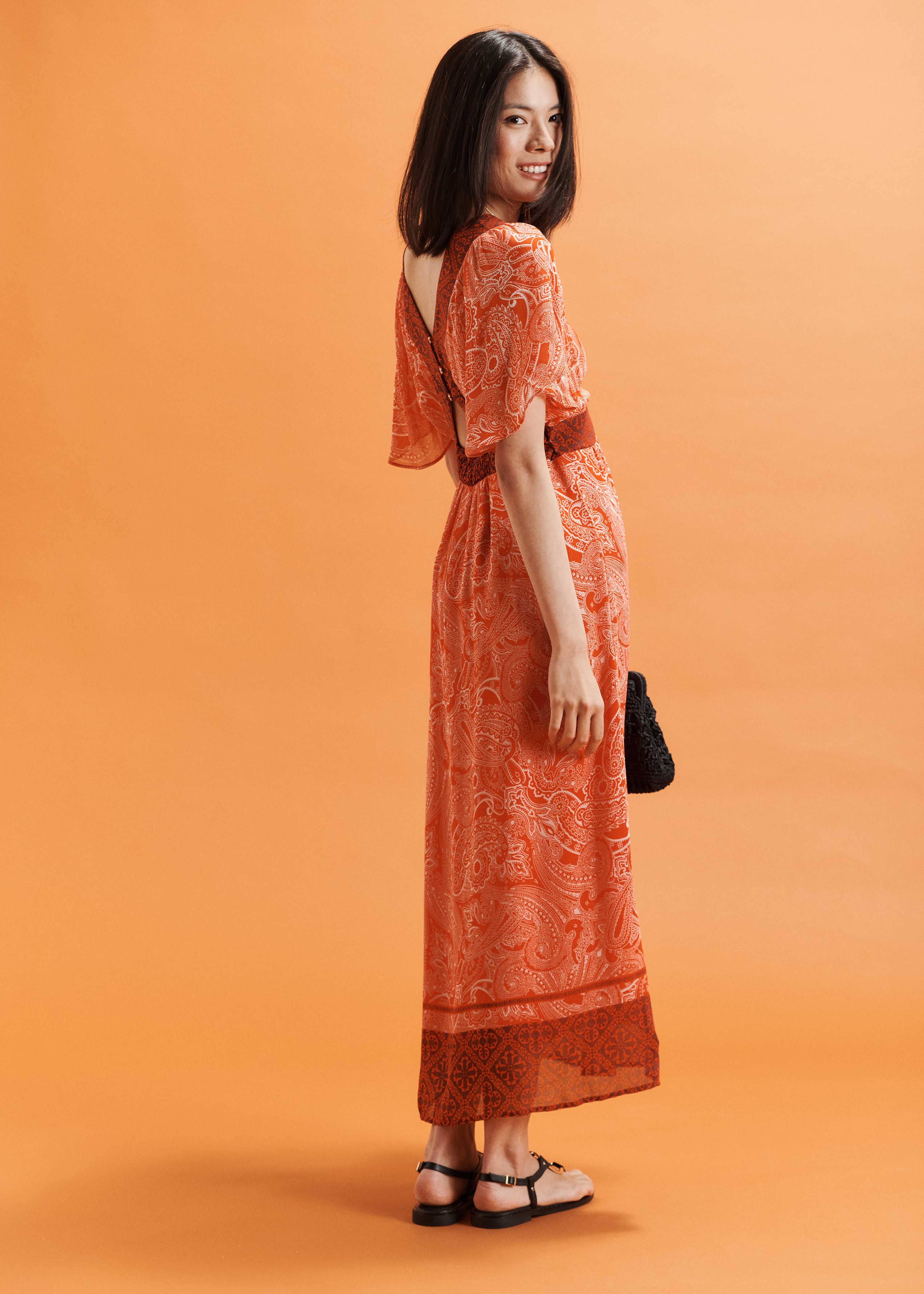 Langes Kleid aus orangefarbenem Voile mit Print