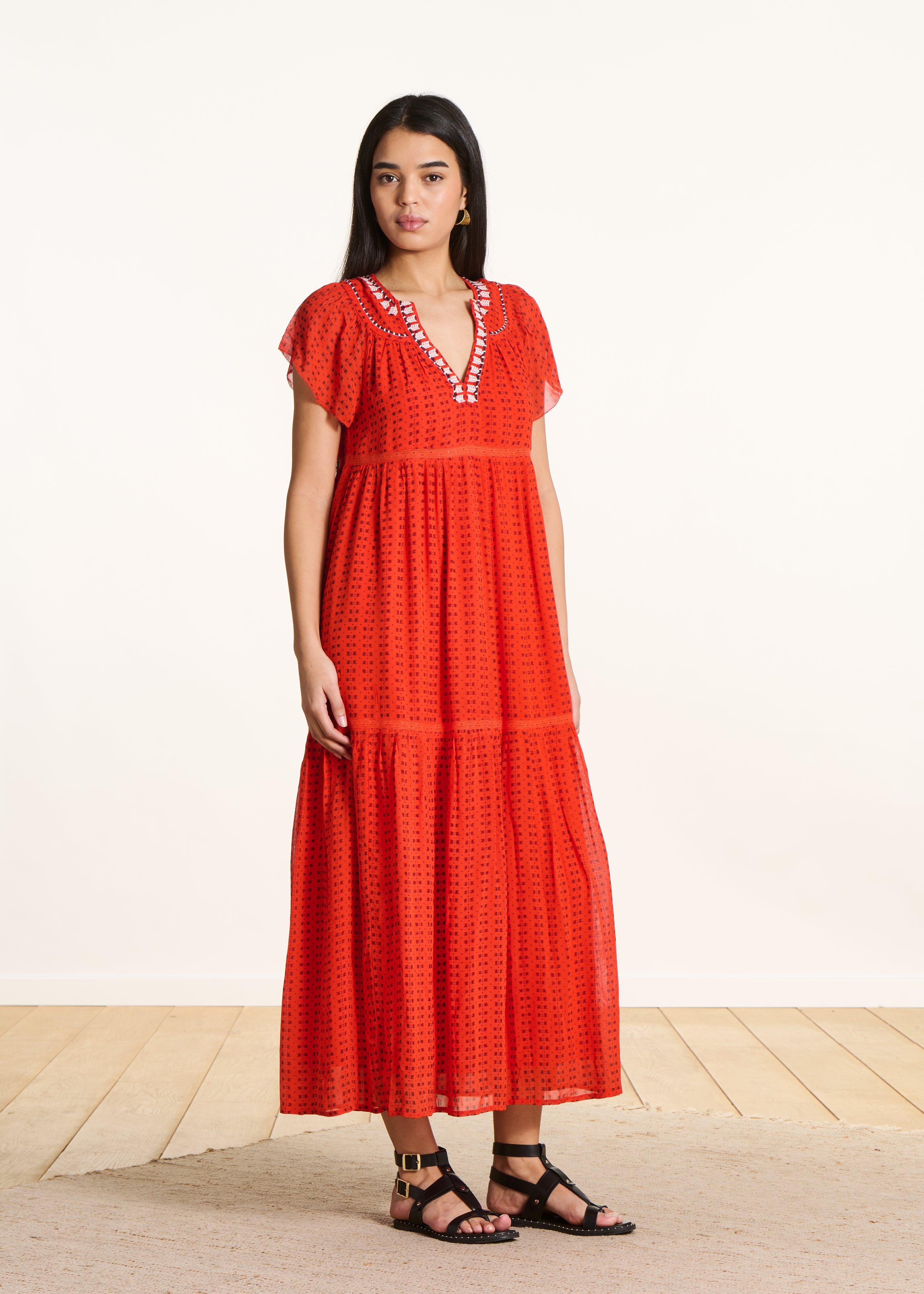 Abito lungo arancione stampato con volant