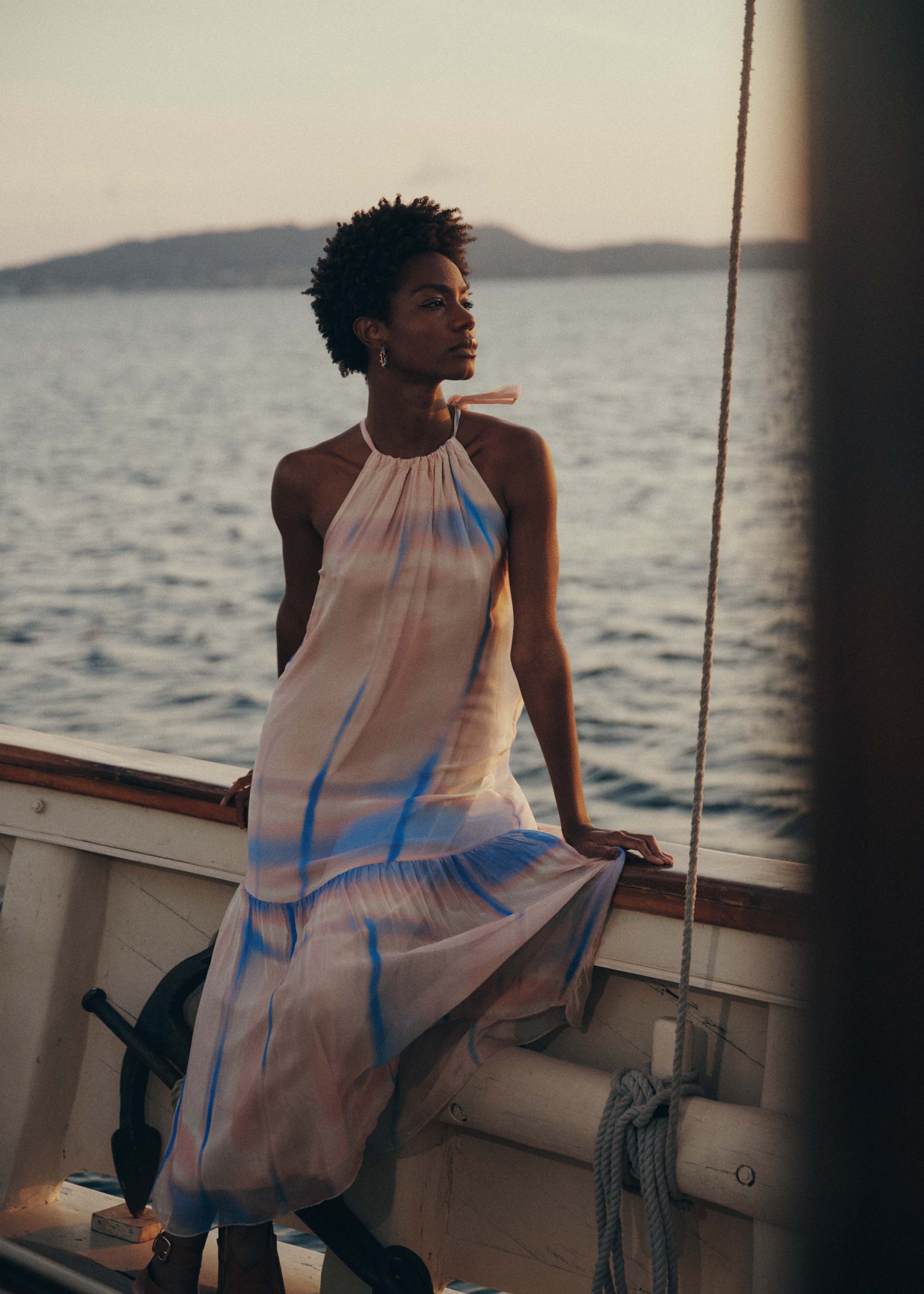 Long pink sleeveless dress with tie-dye print