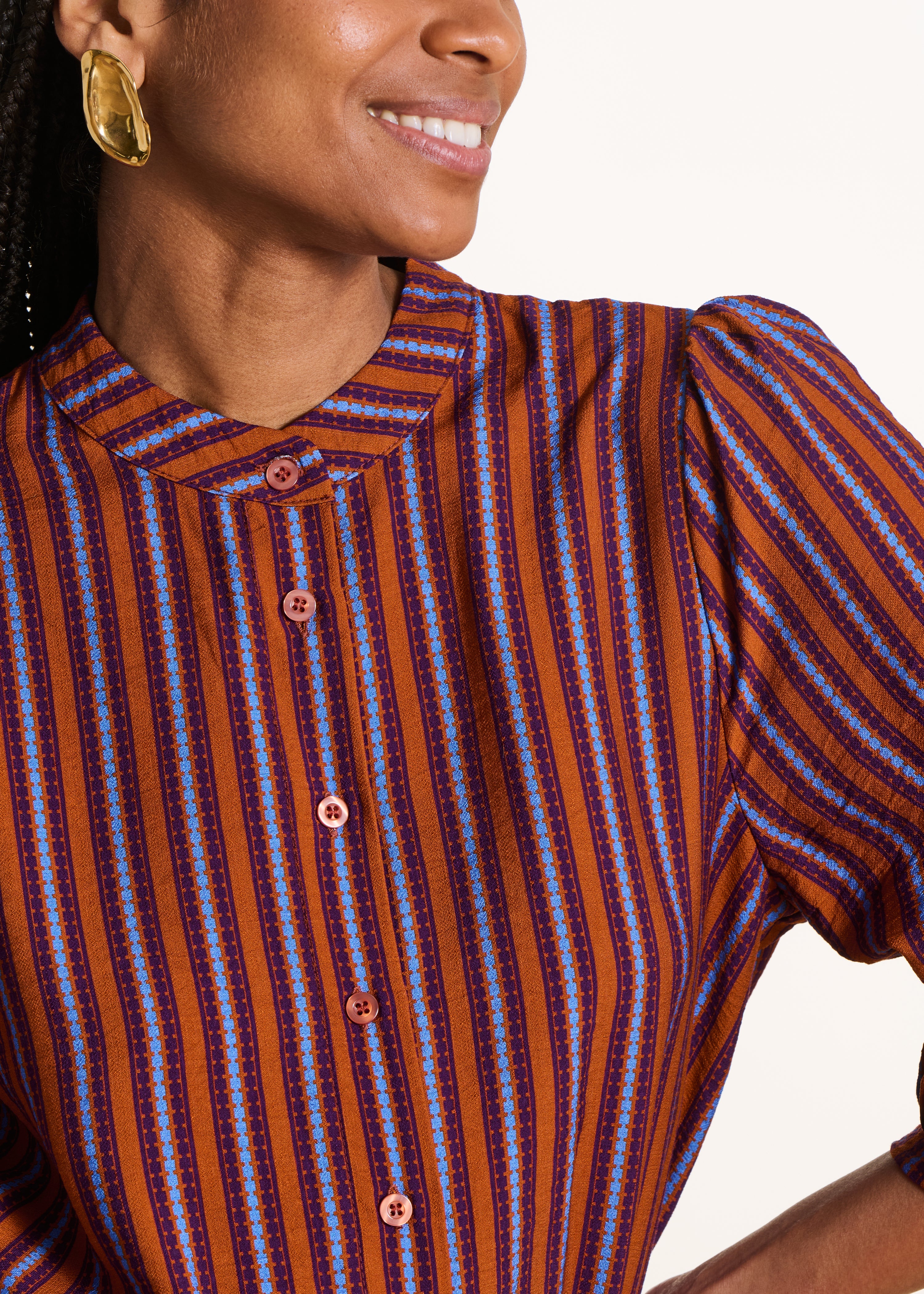 Robe midi boutonnée à rayures violet et orange