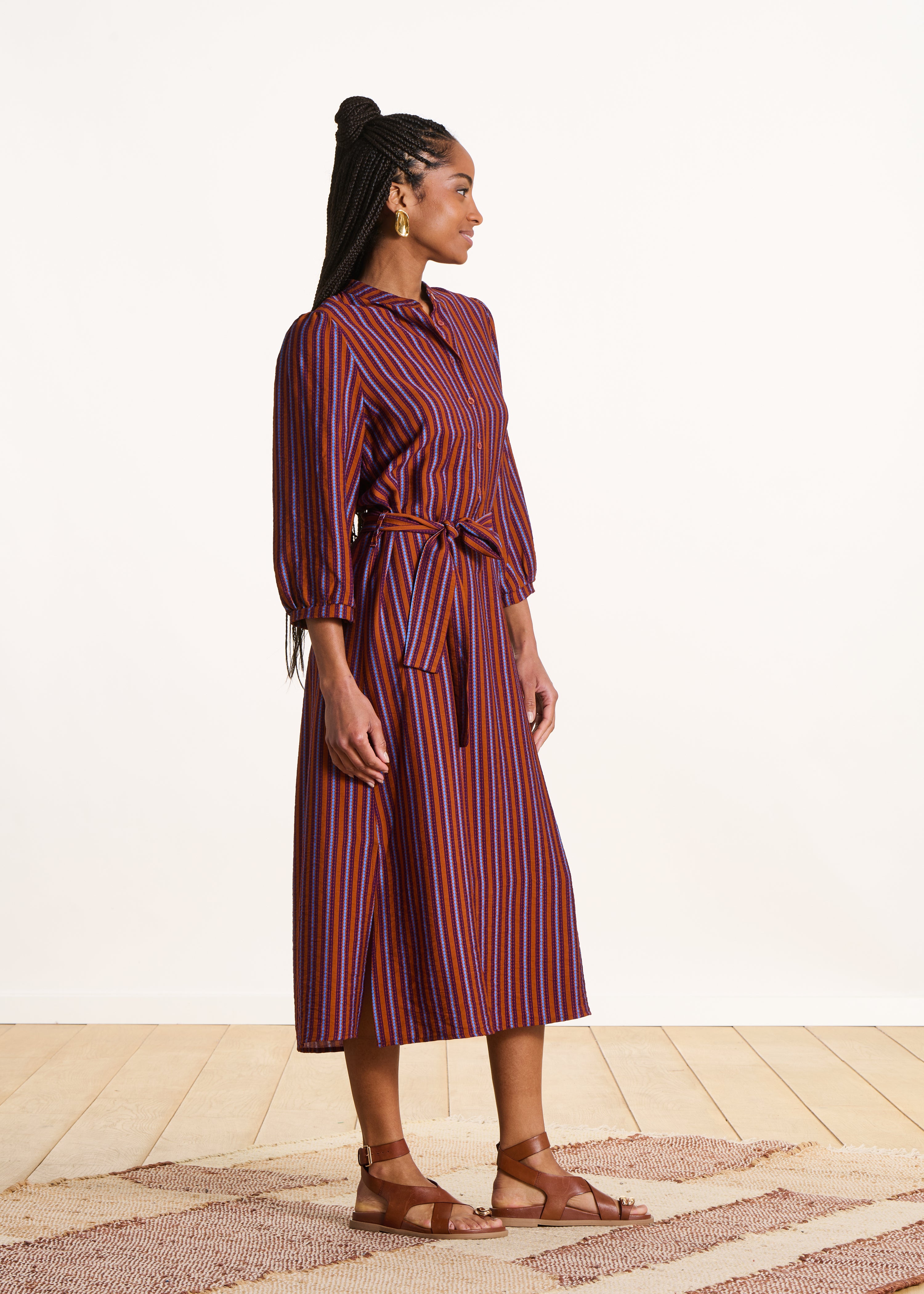 Robe midi boutonnée à rayures violet et orange