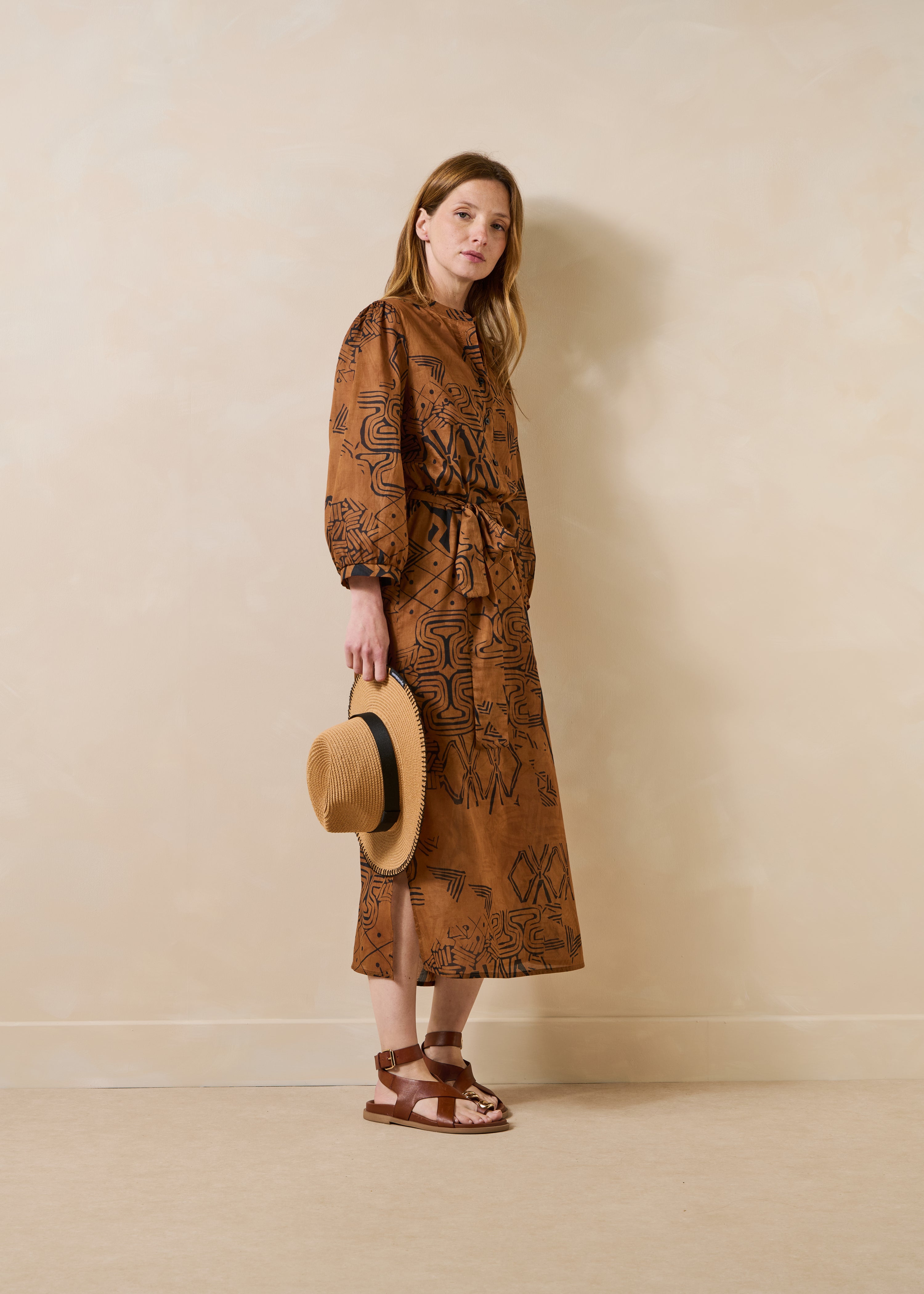Abito midi in voile di cotone marrone stampato