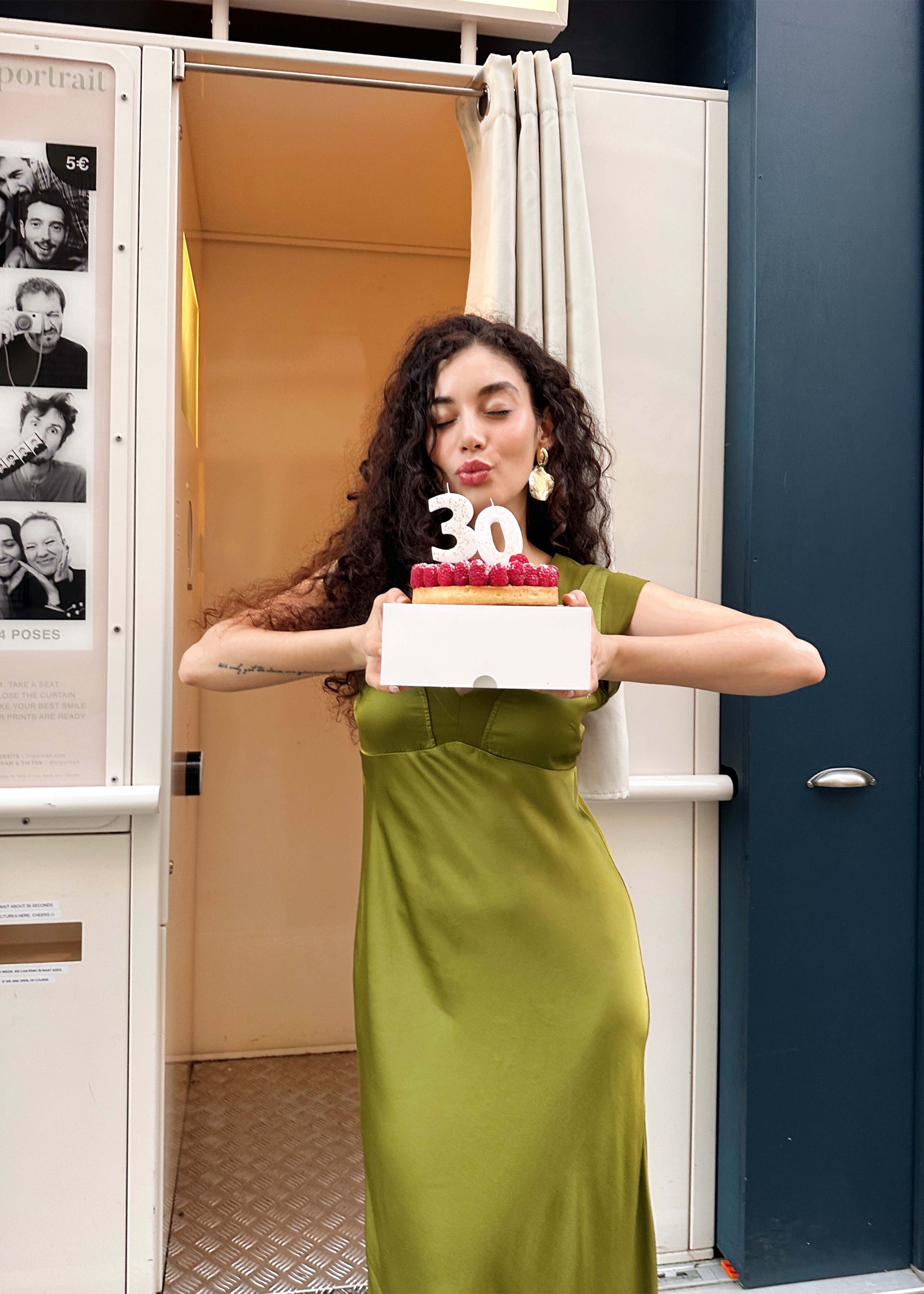 Robe longue fluide habillée verte sans manches