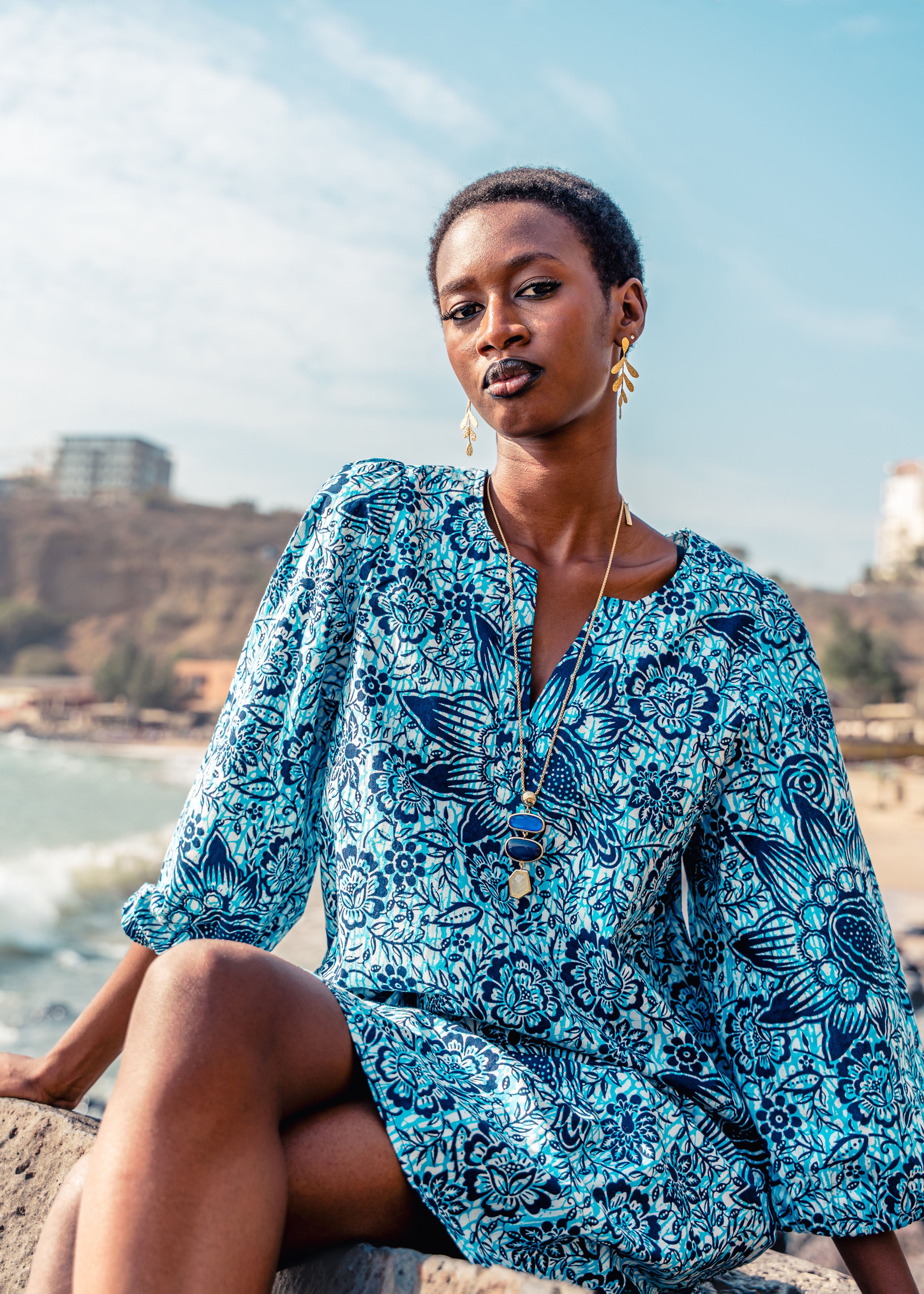 Robe courte bleue en popeline de coton à imprimé floral