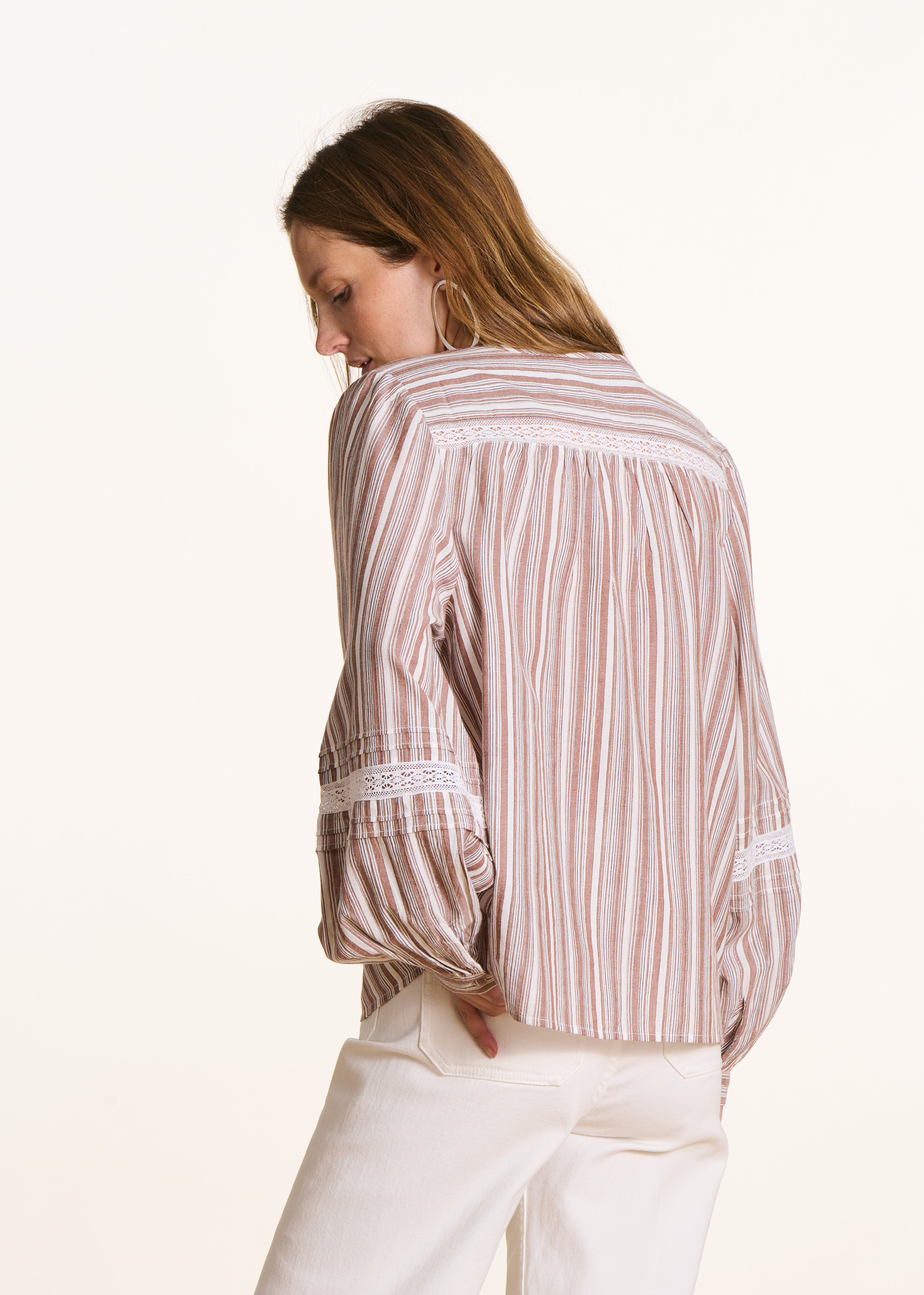 Blusa a maniche lunghe a righe bianco e marrone in cotone