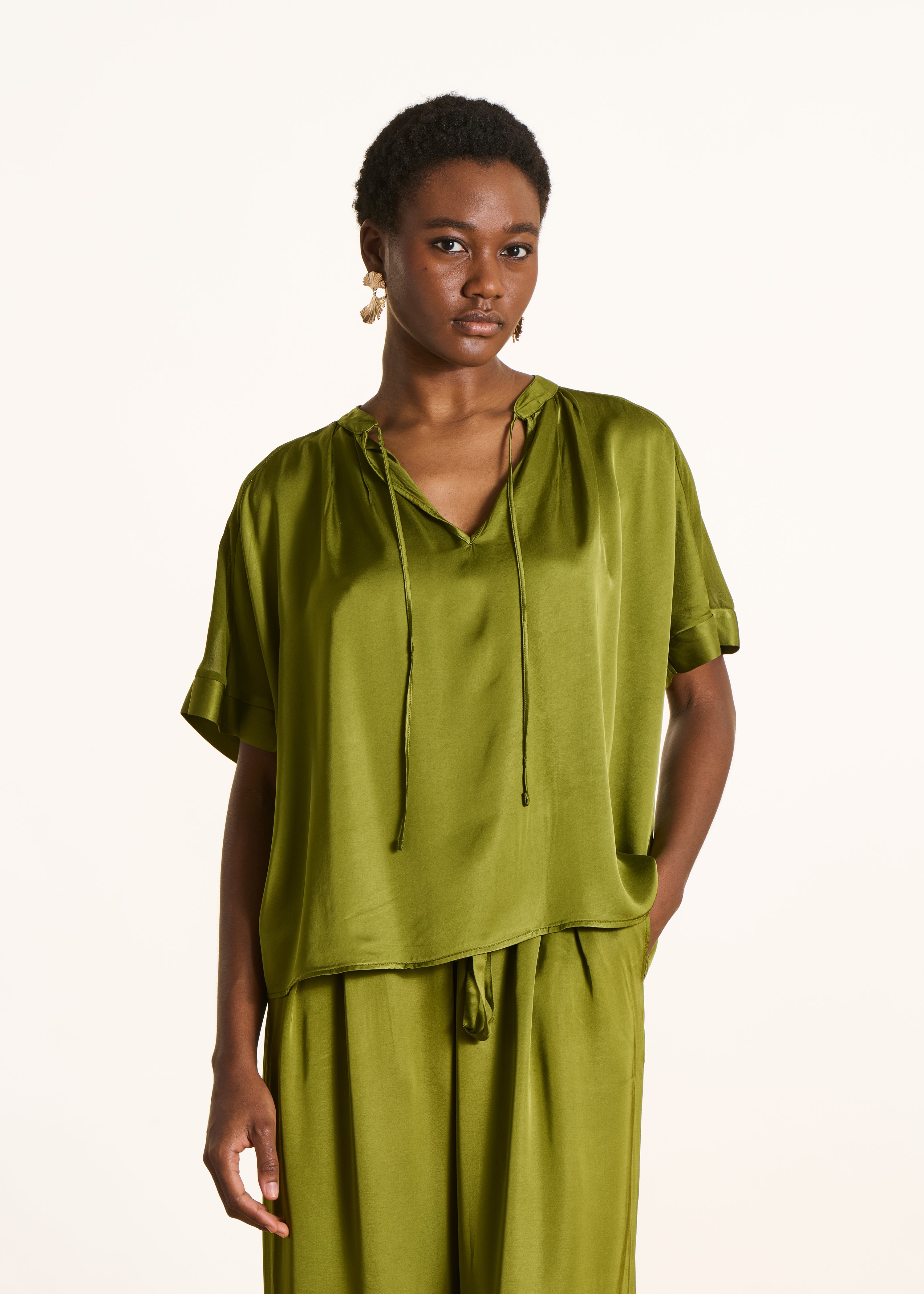 Loose green blouse with Tunisian neckline