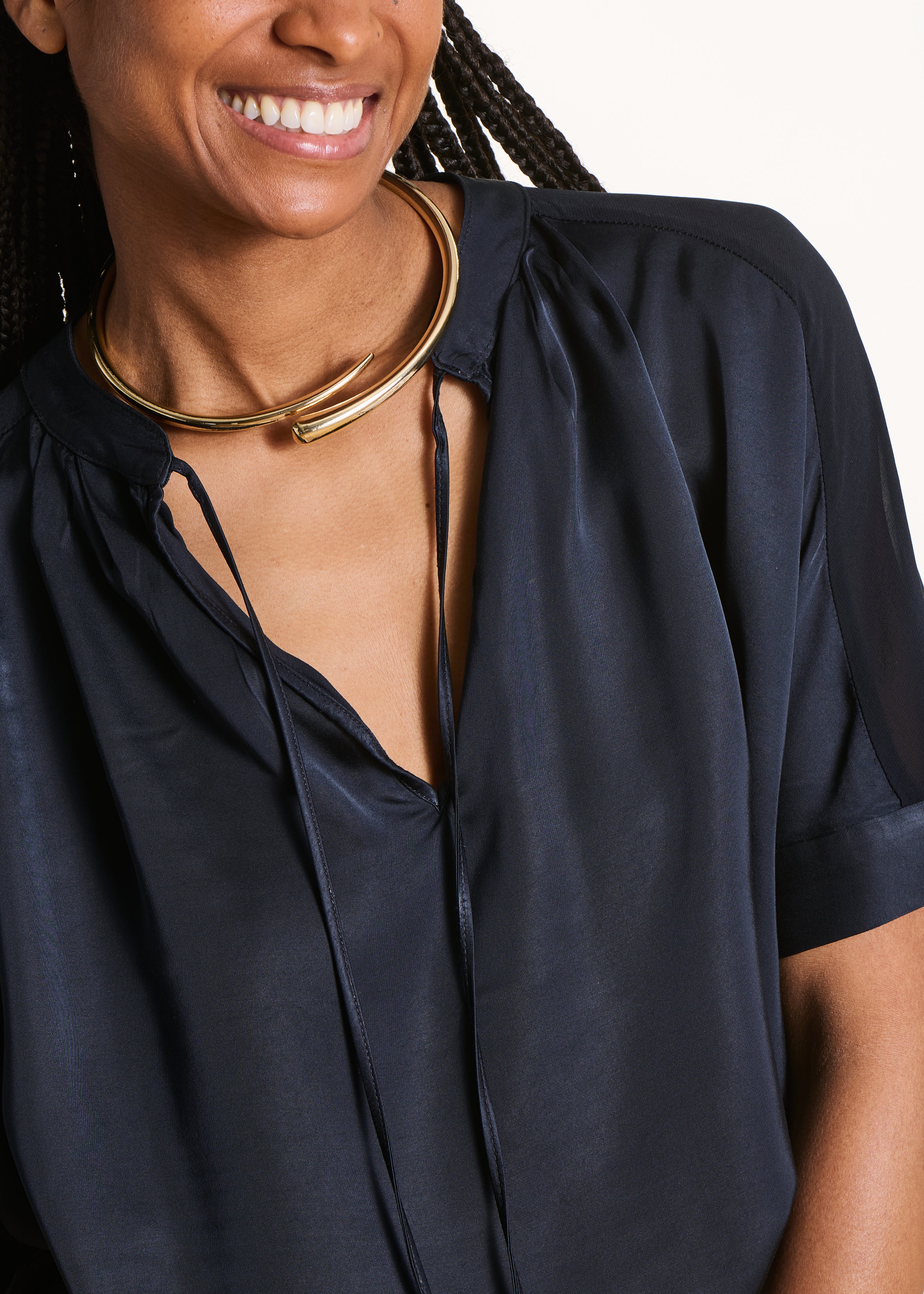 Loose dark blue satin blouse with Tunisian neckline