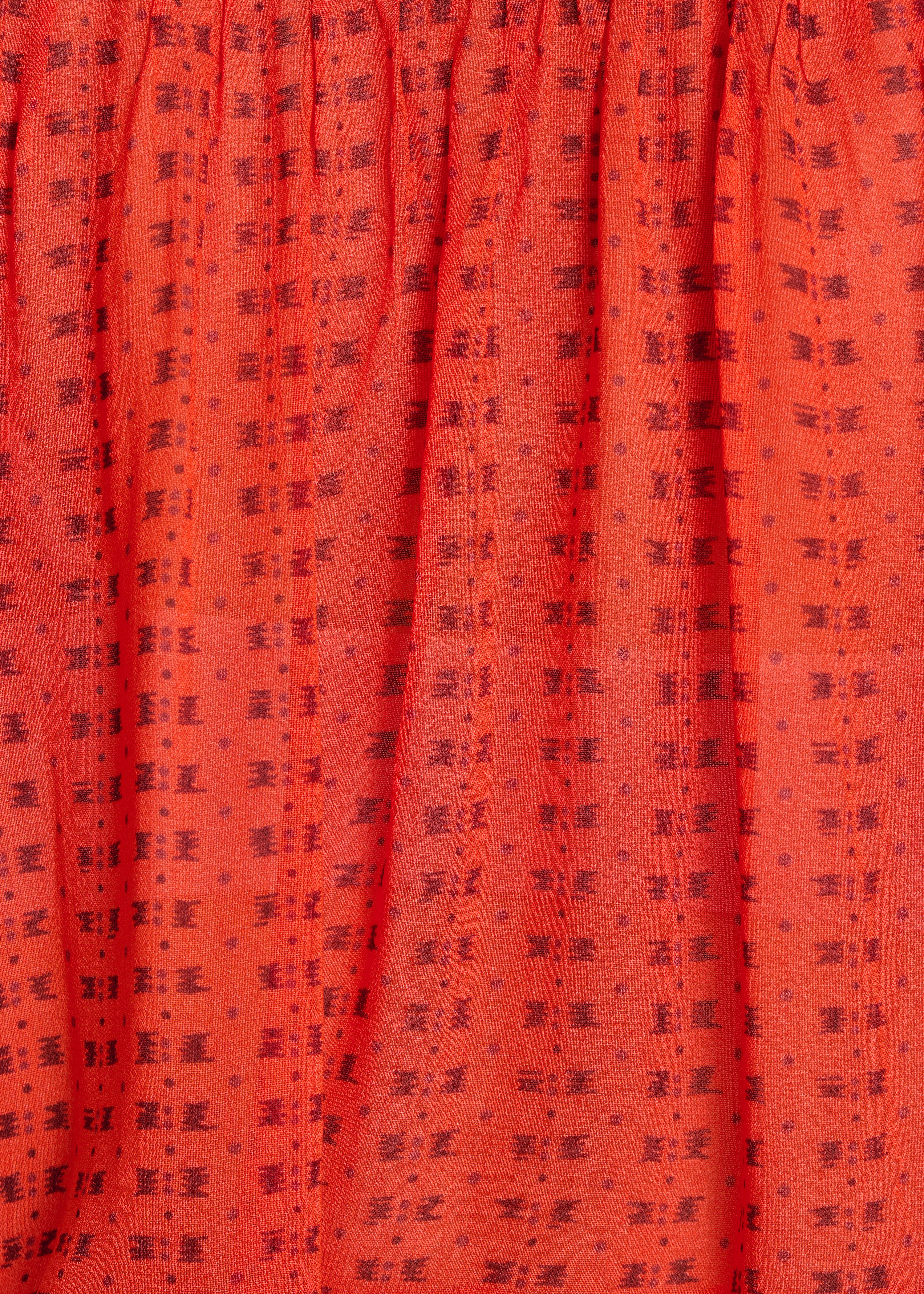 Losvallende rode blouse met grafische print