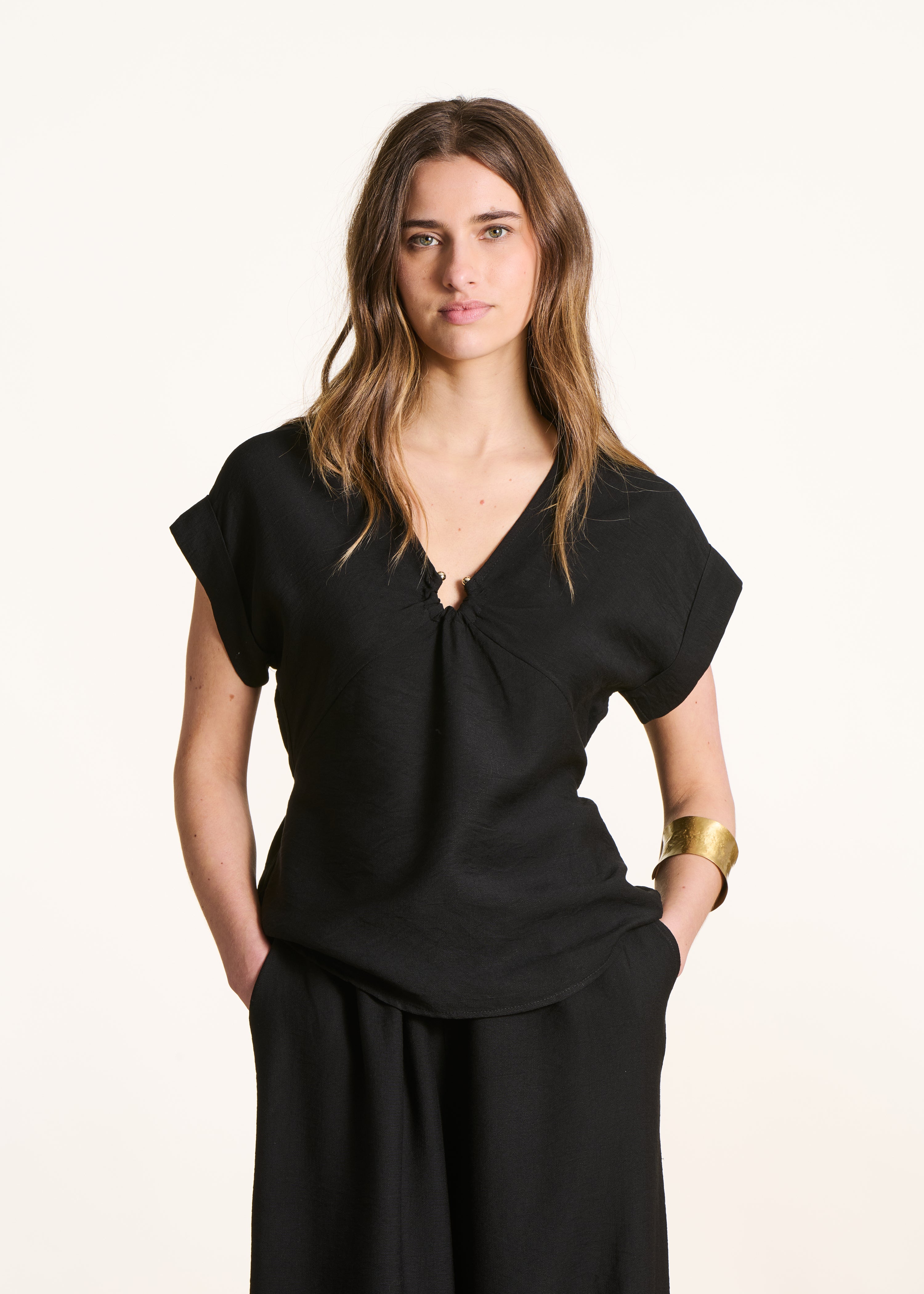 Top noir manches courtes