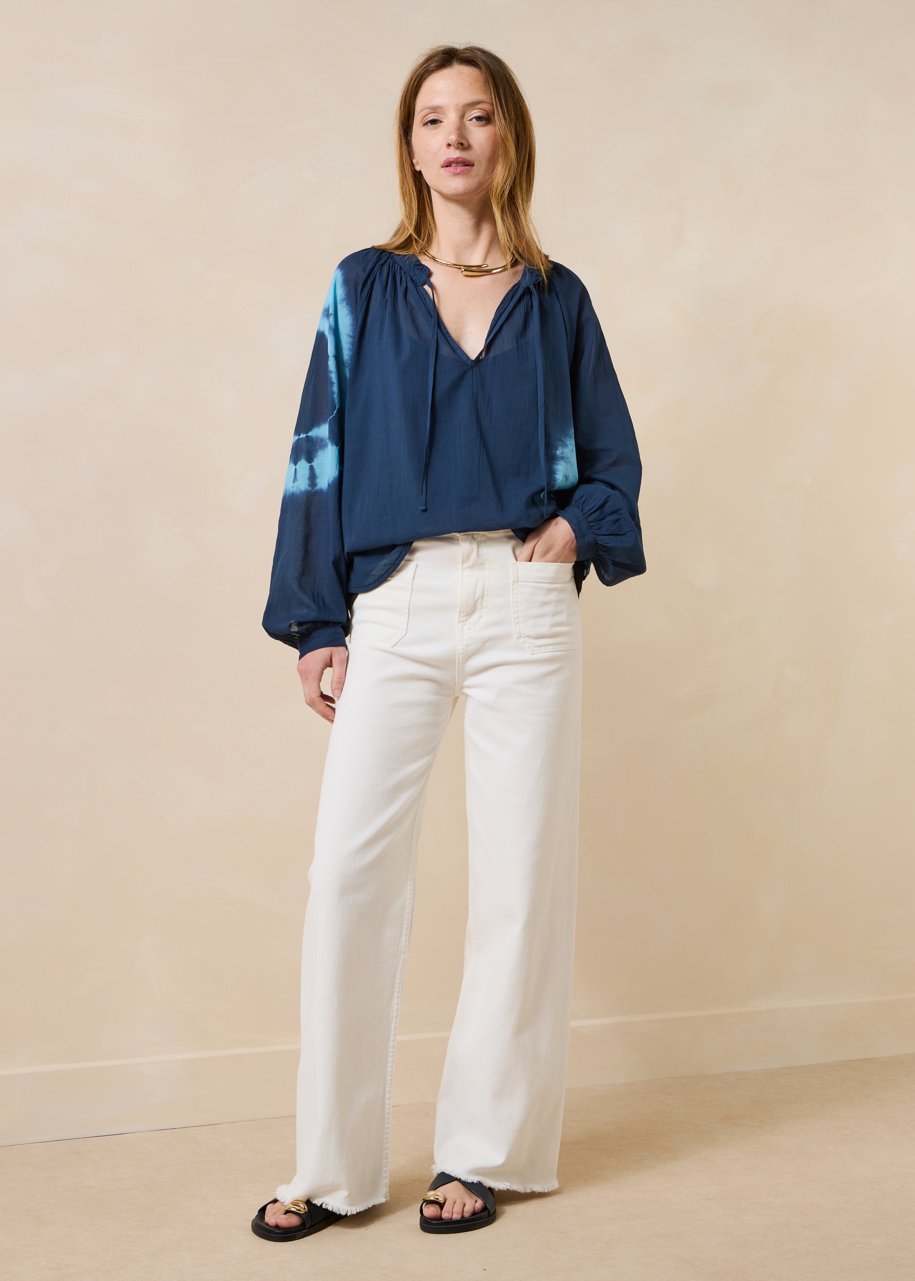 Top blu scuro in voile di cotone stampato tie & dye