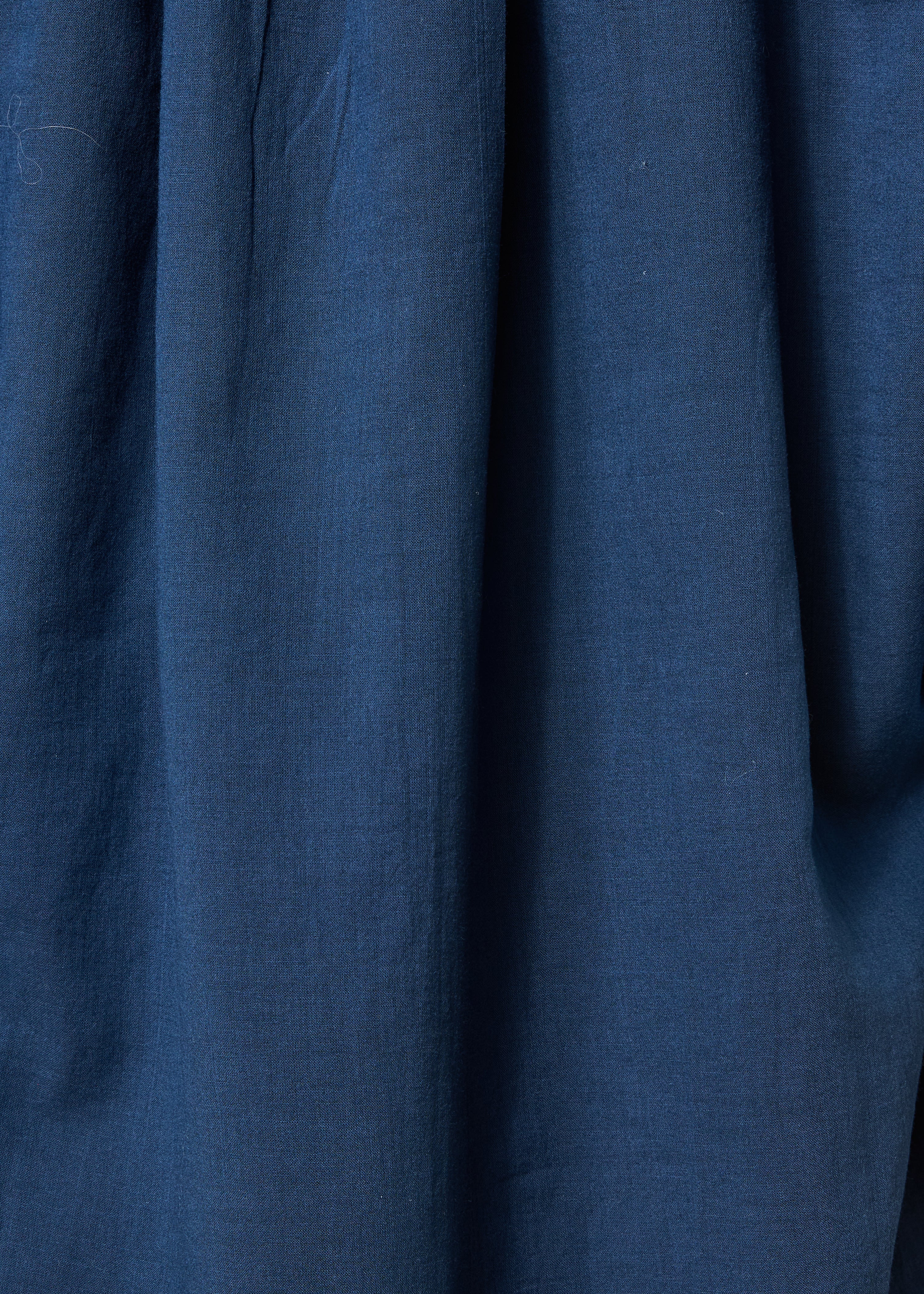 Top azul escuro em voile de algodão com estampado tie & dye