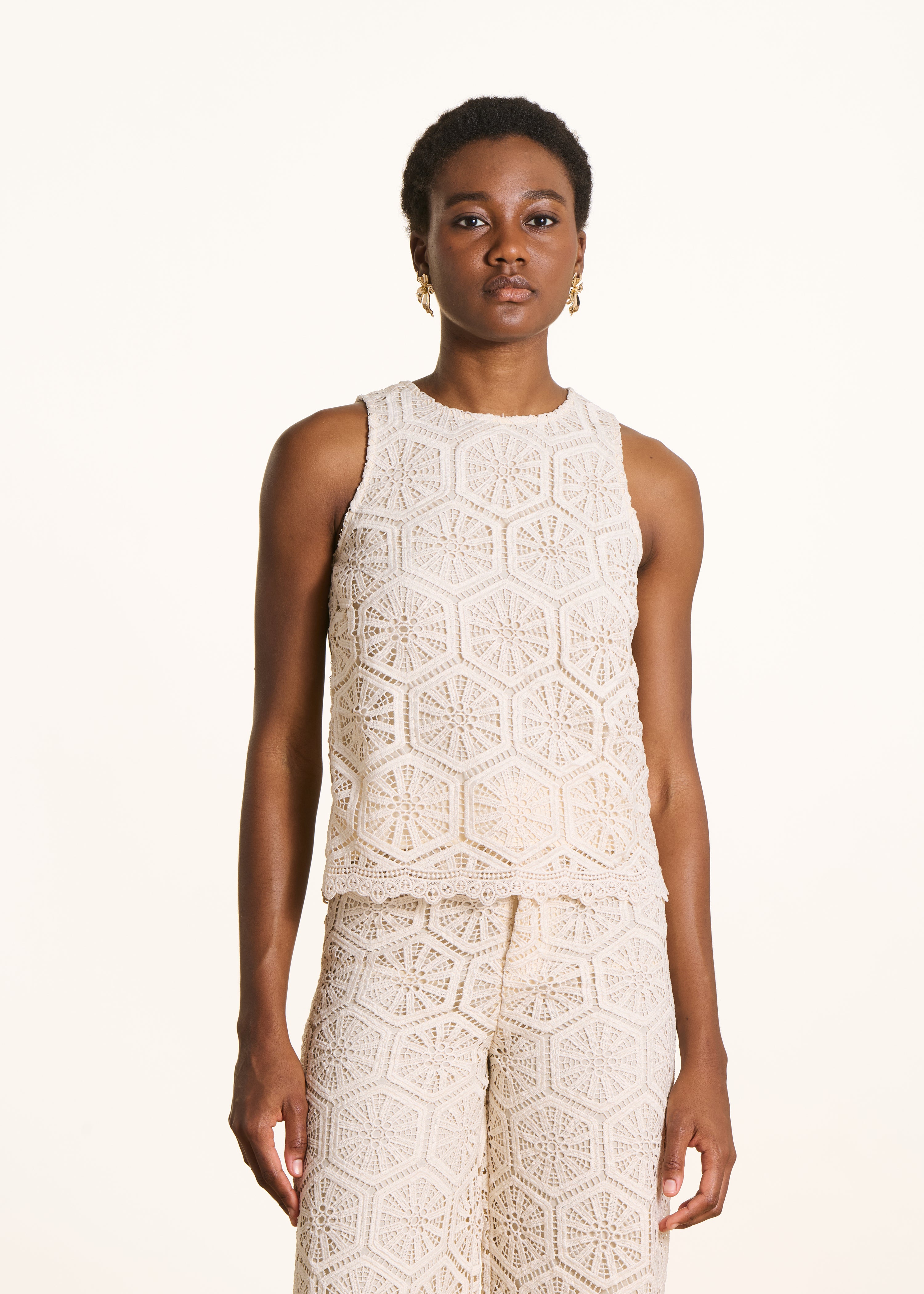 Top en dentelle écru sans manches