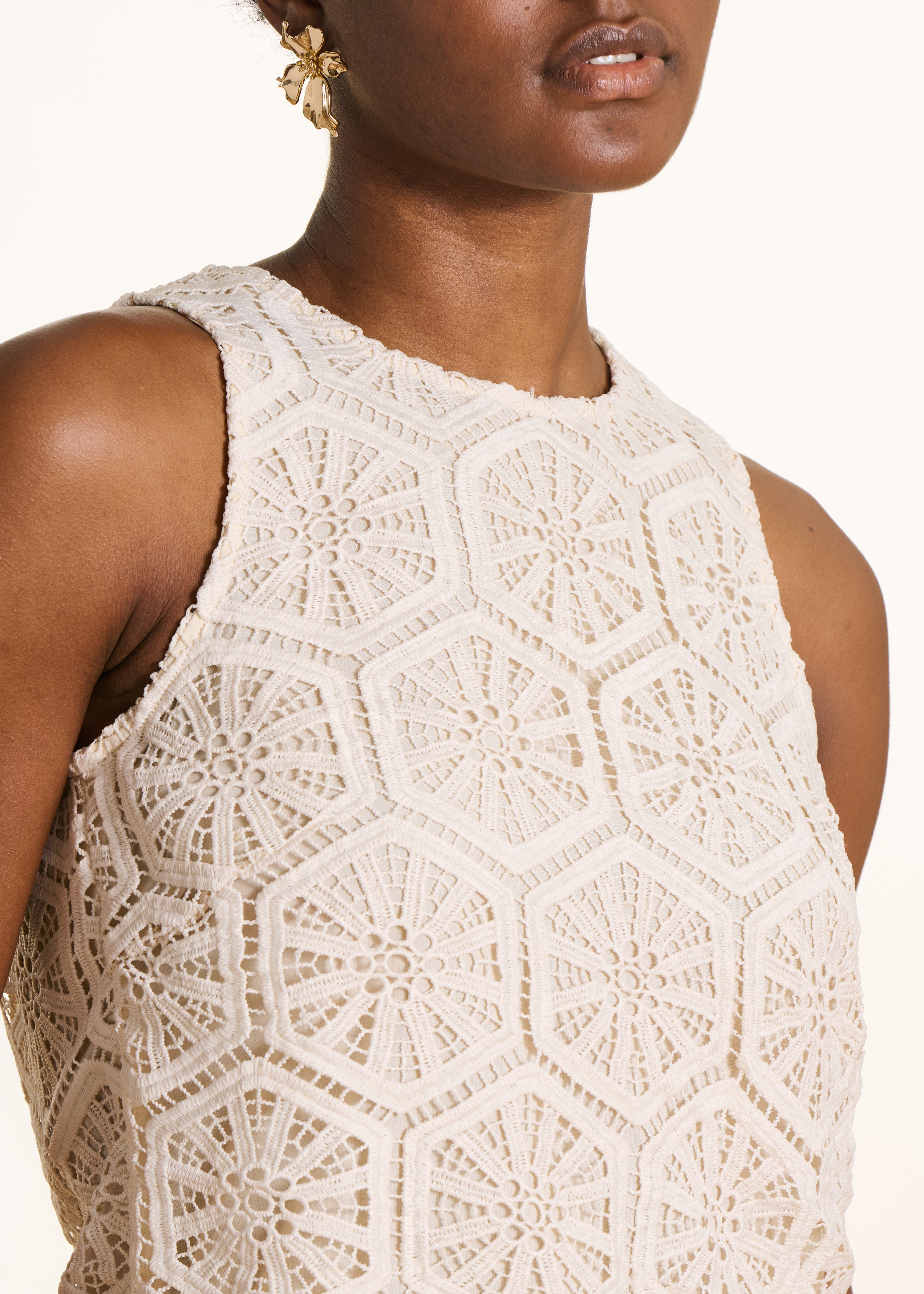 Top en dentelle écru sans manches