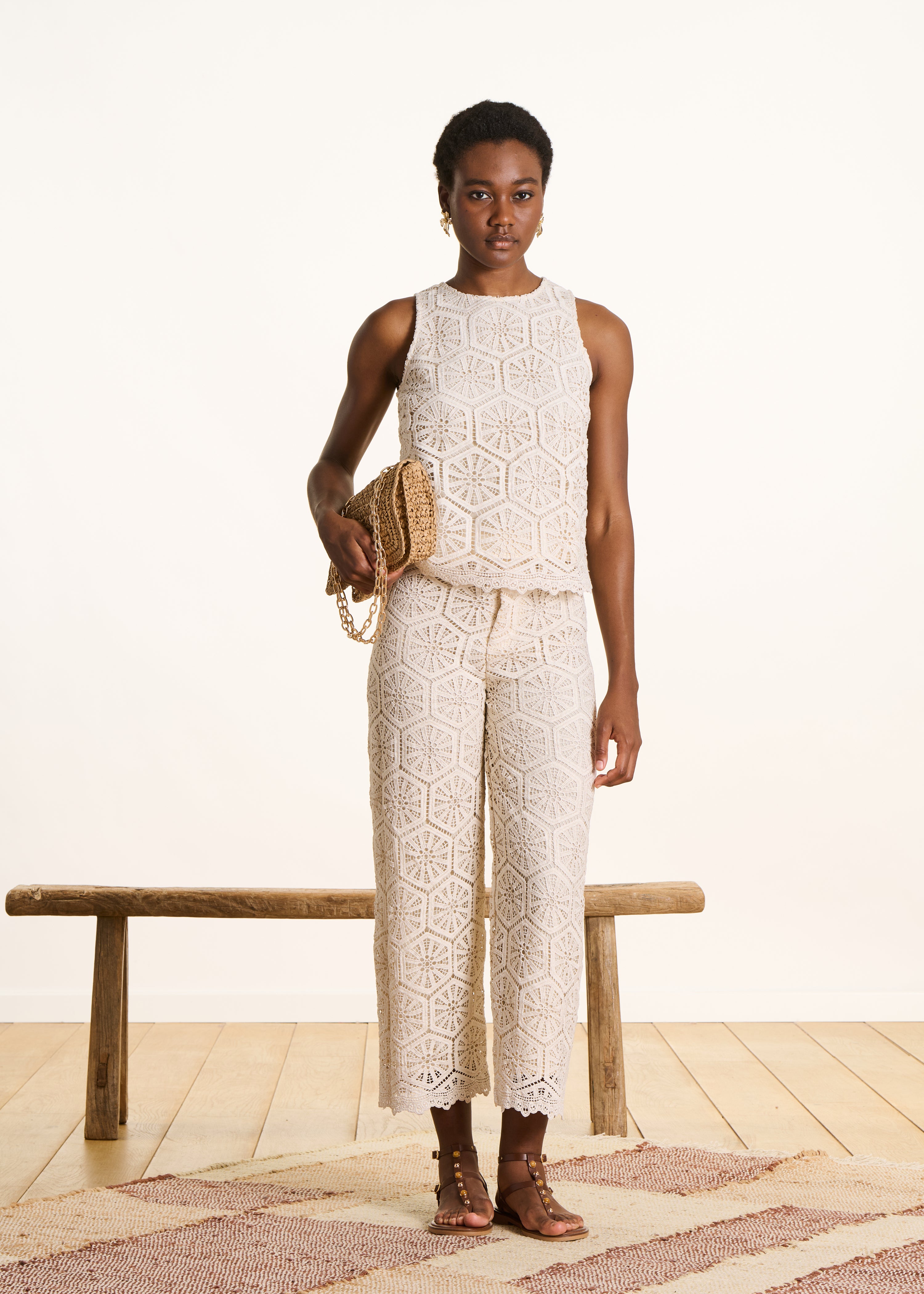 Top en dentelle écru sans manches