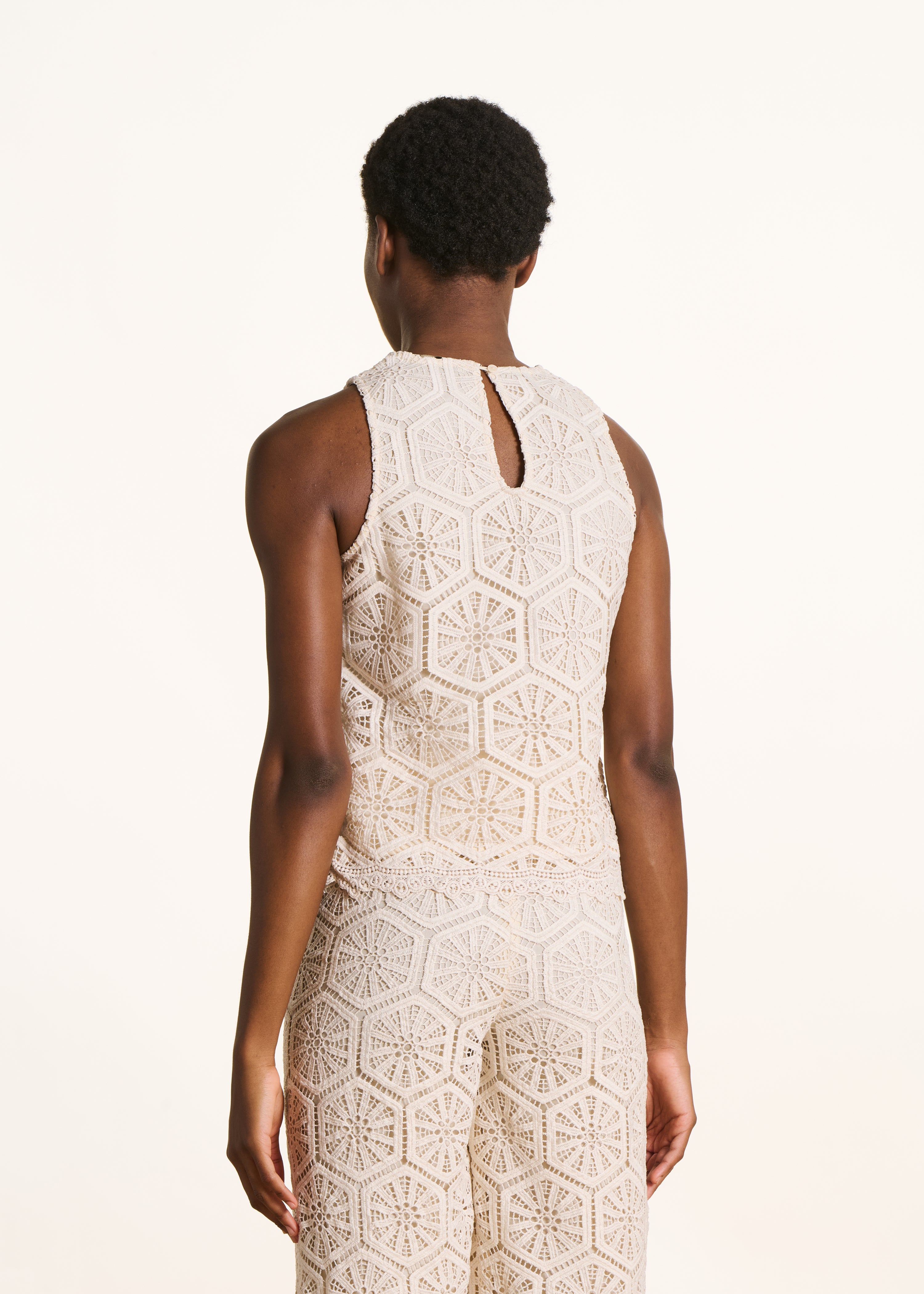 Top en dentelle écru sans manches