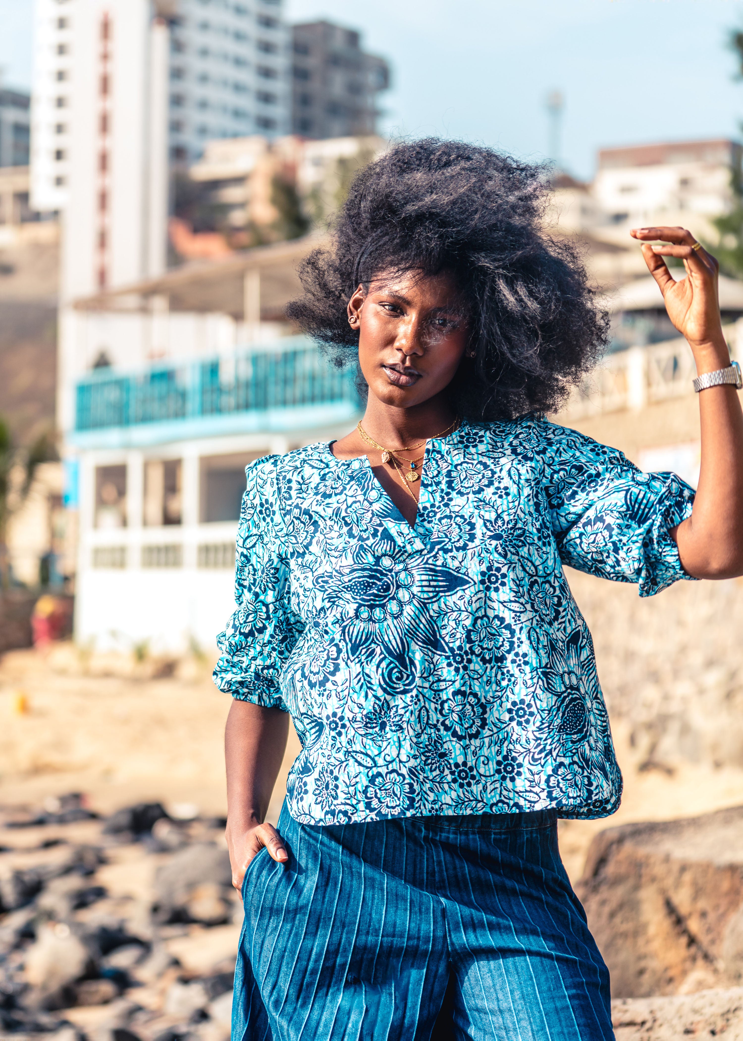 Top bleu en popeline de coton à imprimé floral