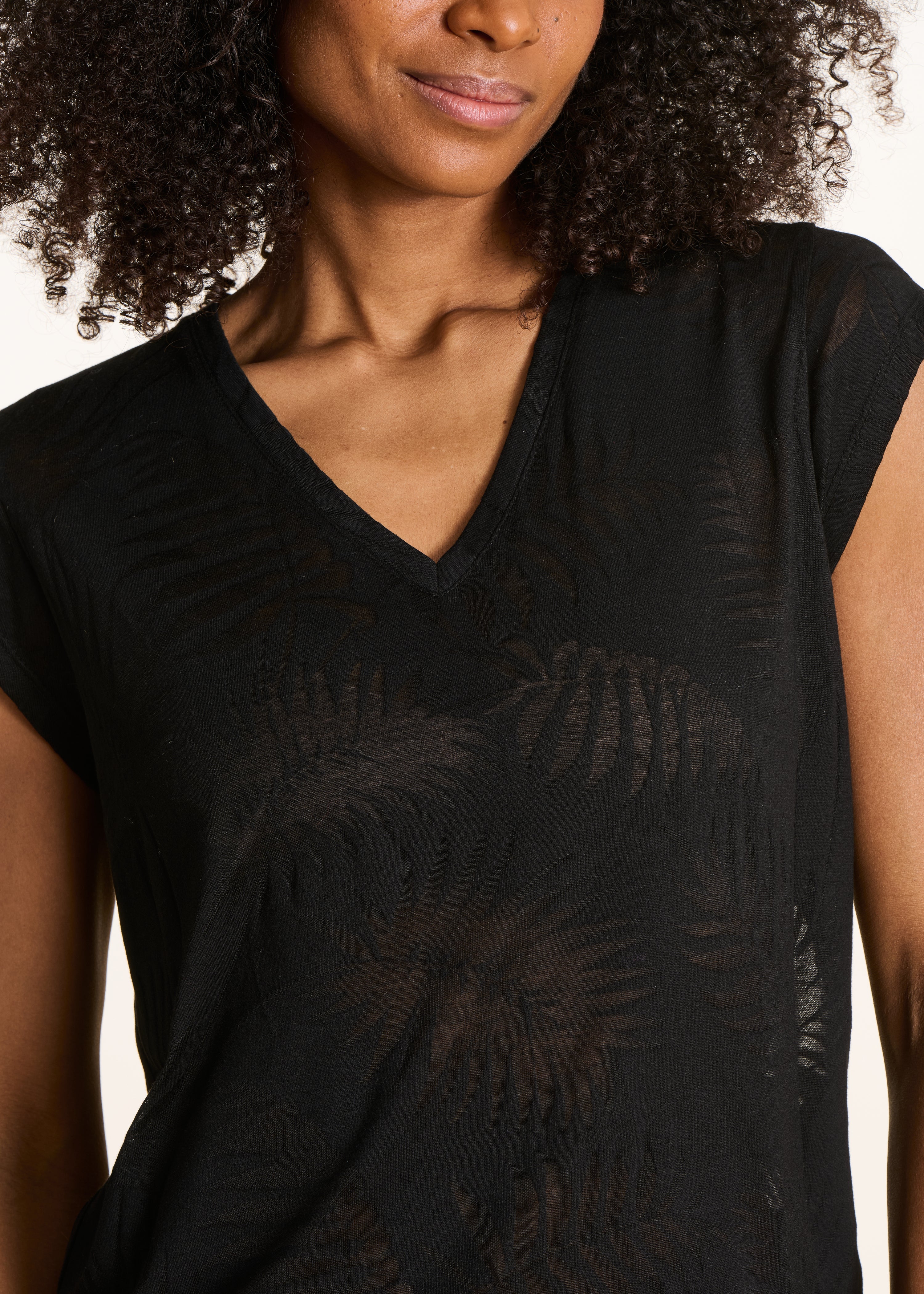 T-Shirt schwarz gerade mit V-Ausschnitt