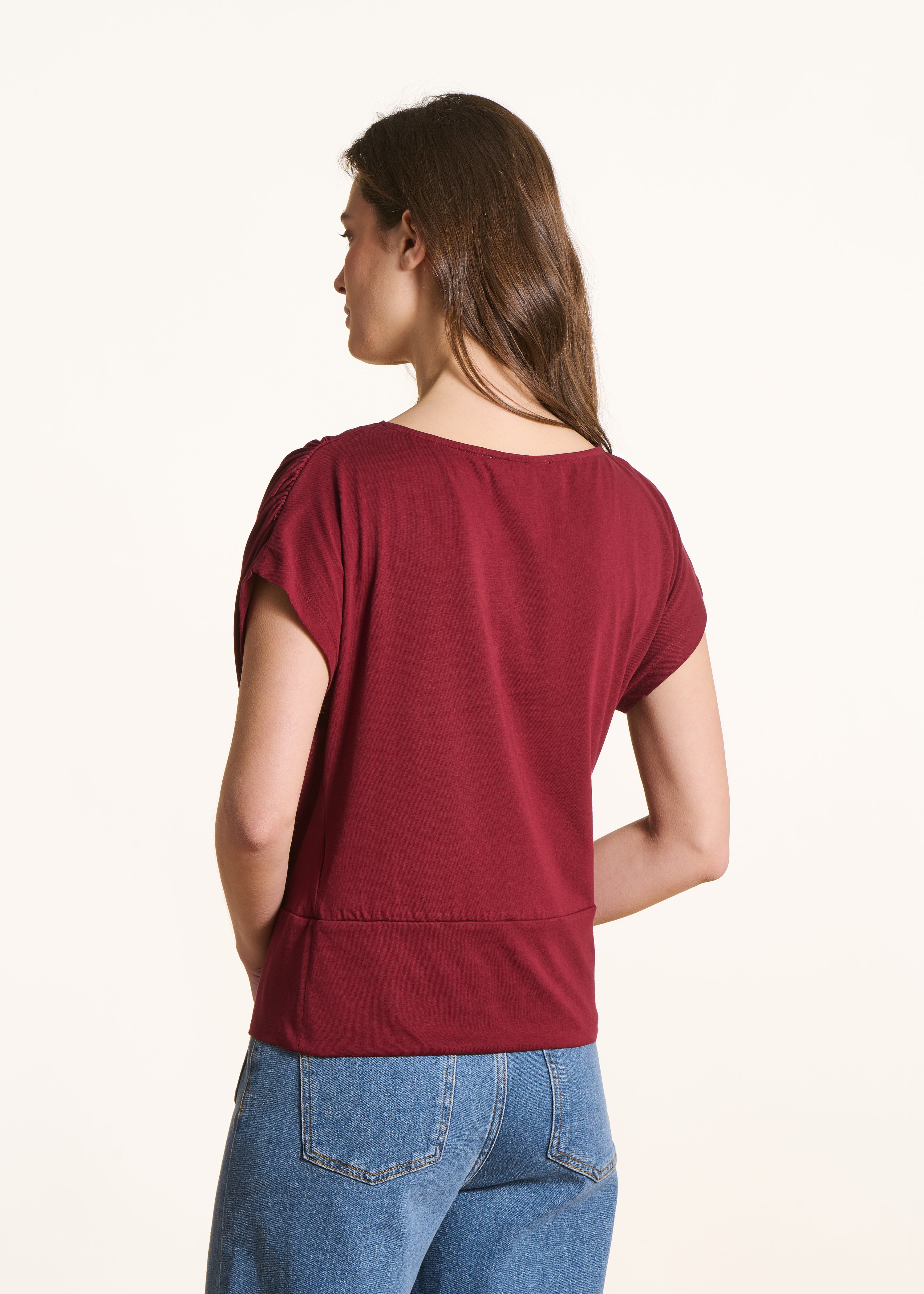 Bordeauxrotes T-Shirt mit kurzen Ärmeln aus Bio-Baumwolle