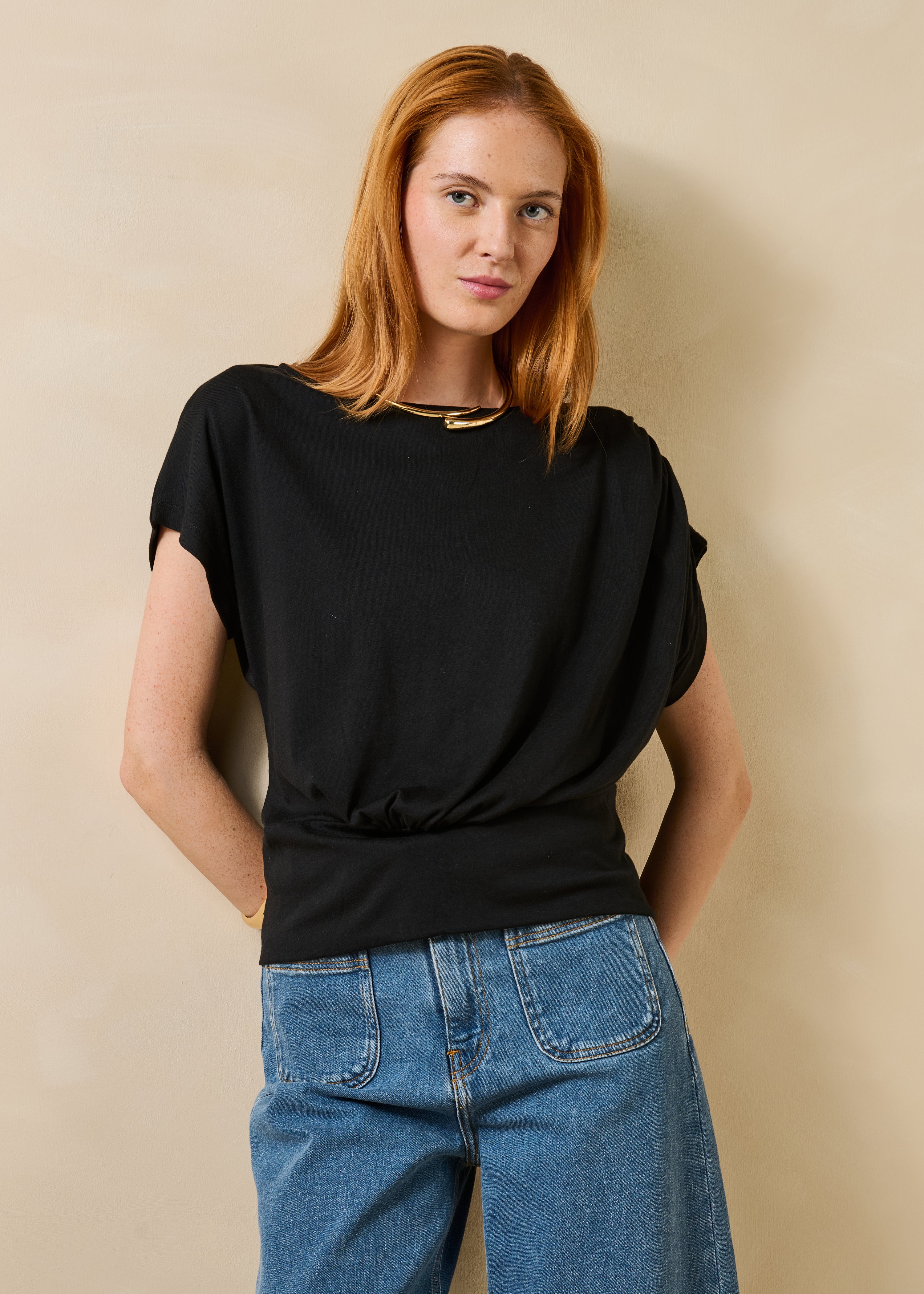 Black short-sleeve T-shirt in organic cotton