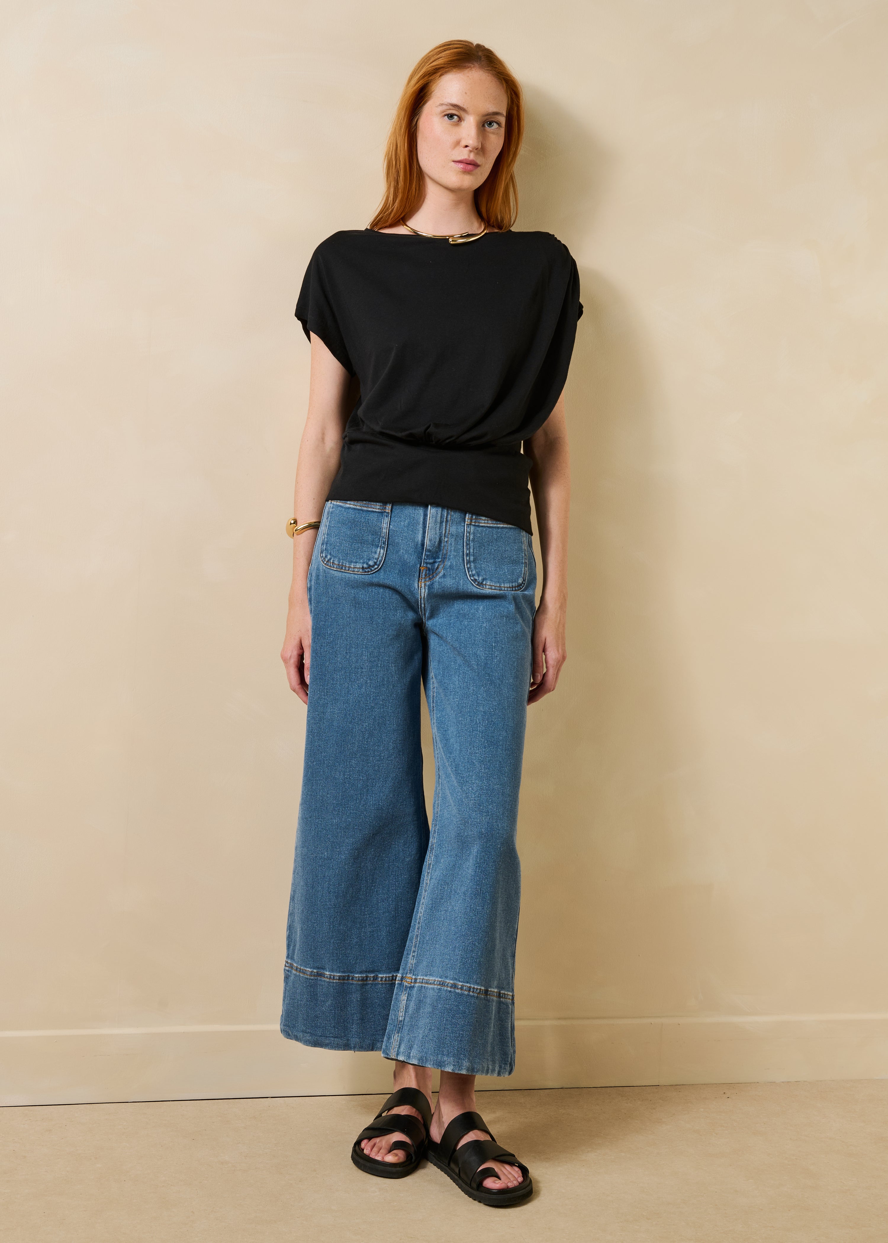 Black short-sleeve T-shirt in organic cotton