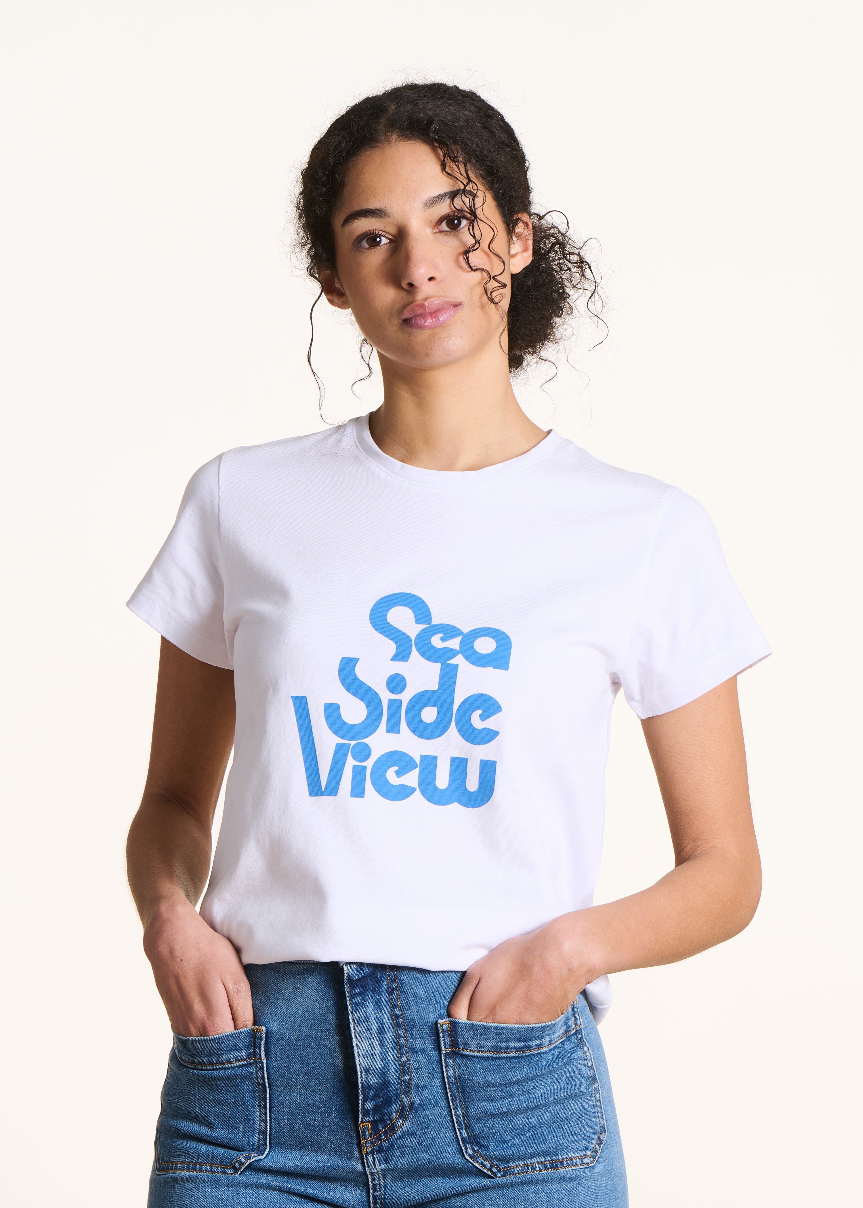 Weißes weites T-Shirt mit Statement aus Bio-Baumwolle