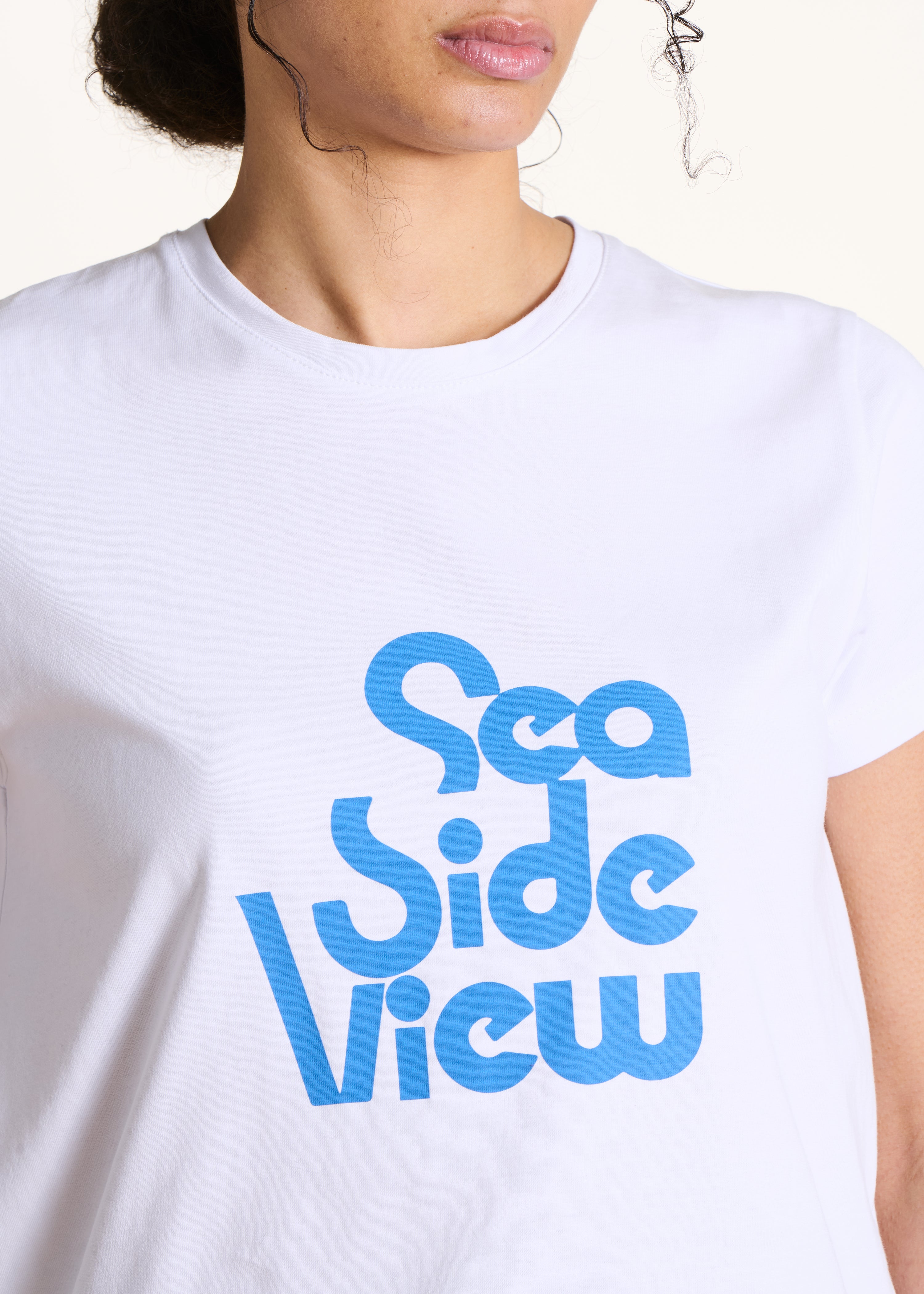 Weißes weites T-Shirt mit Statement aus Bio-Baumwolle