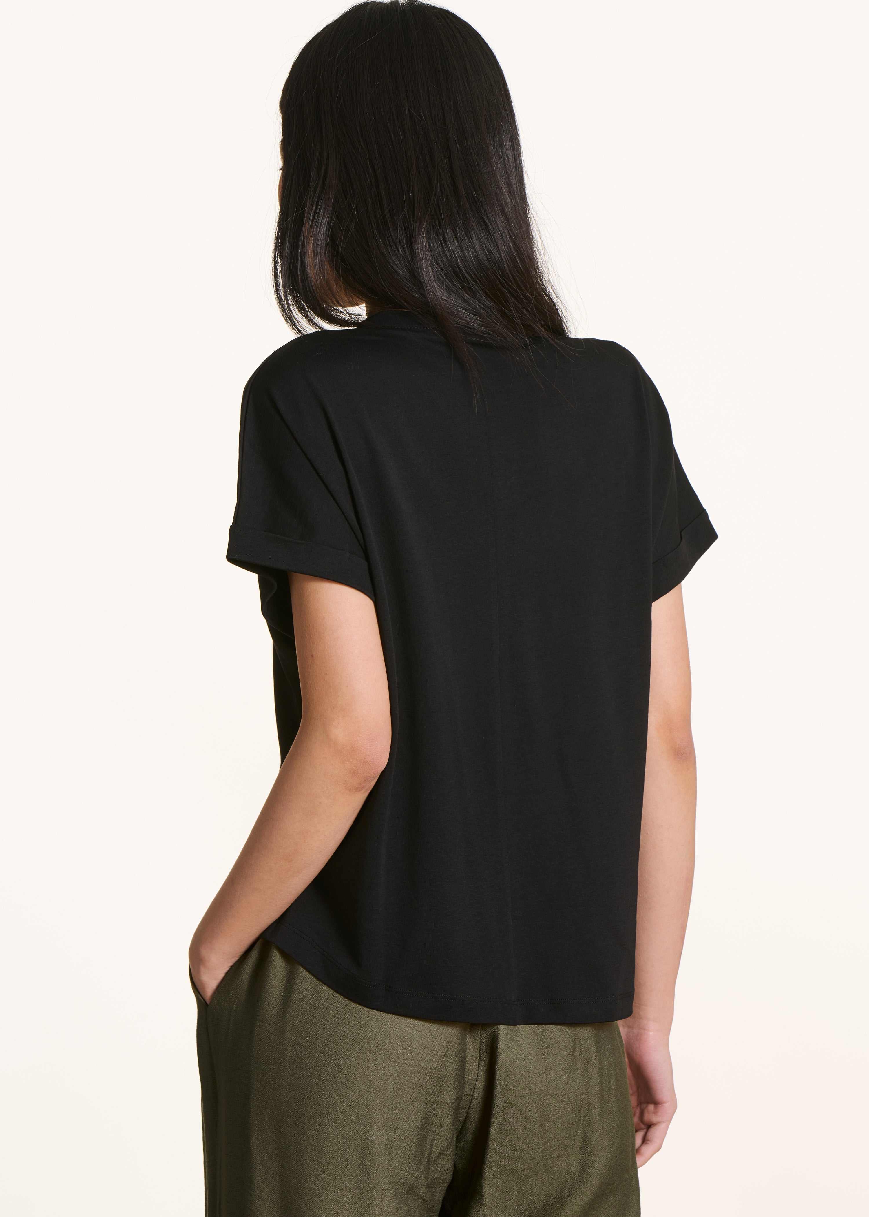 T-shirt zwart met korte mouwen en twee materialen