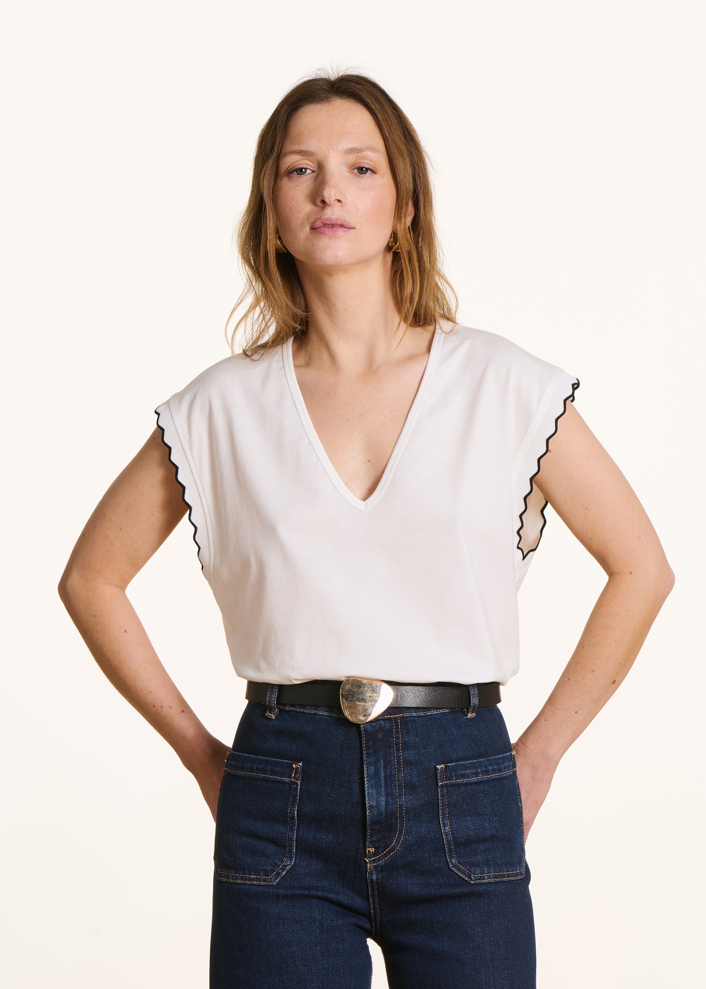 T-shirt écru dritto con scollo a V in cotone biologico