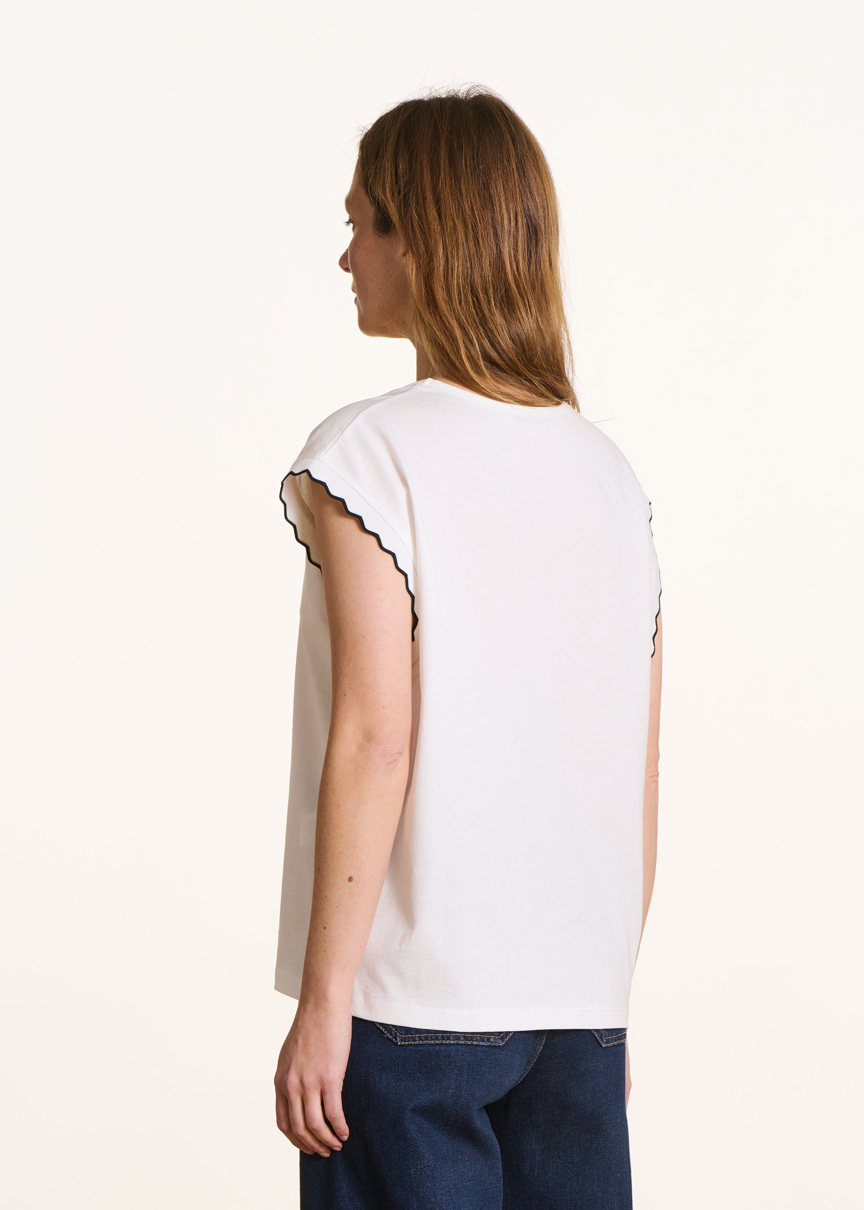 Ecru straight V-neck T-shirt in organic cotton